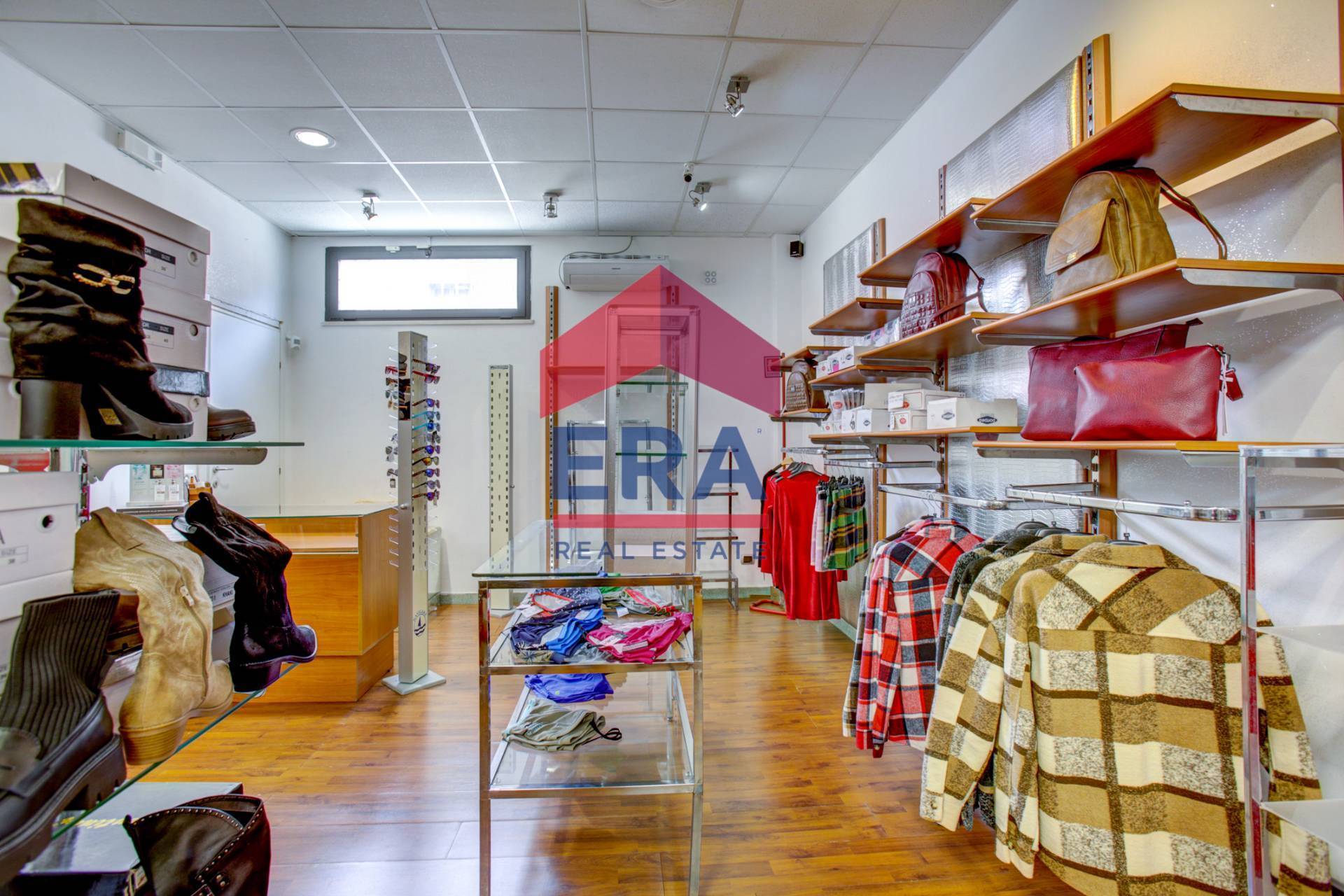 Negozio in vendita a Ardea, Tor San Lorenzo