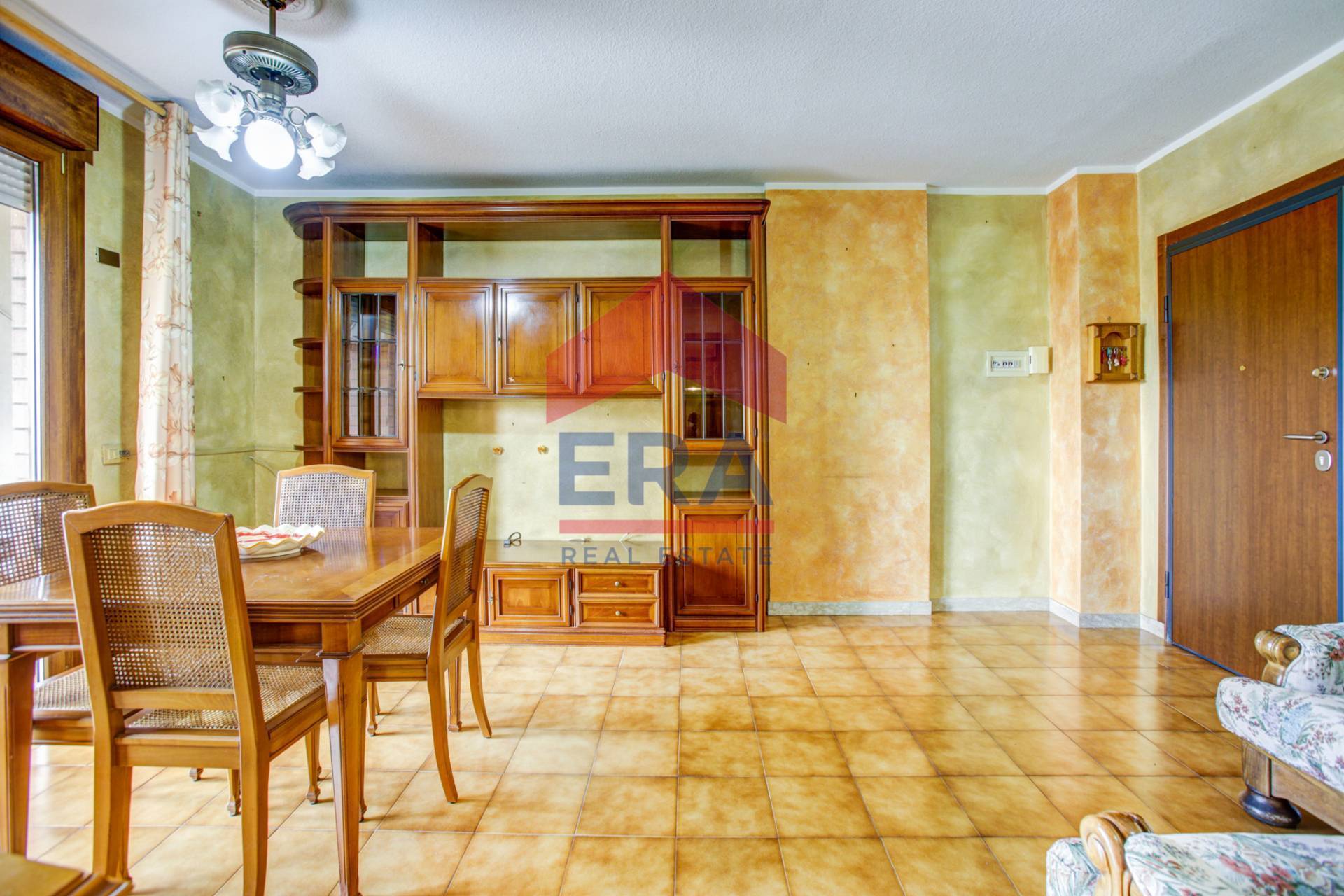 Appartamento in vendita a Pomezia, Centro