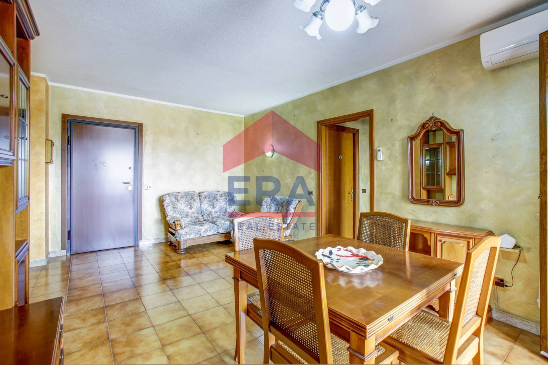 Appartamento in vendita a Pomezia, Centro