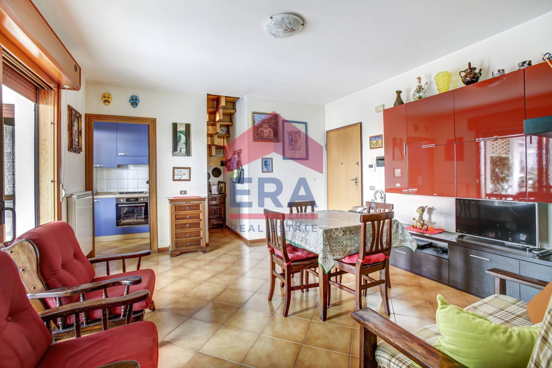 Attico/Mansarda in vendita a Pomezia, Centro