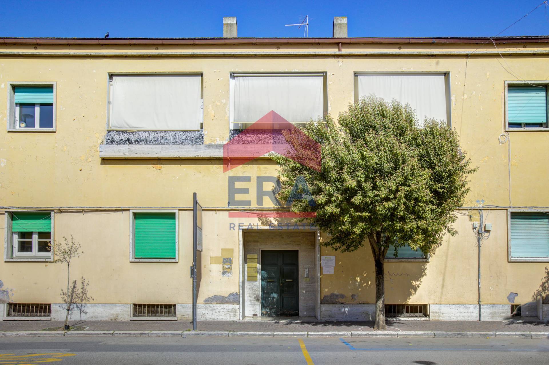 Appartamento in vendita a Pomezia, Centro