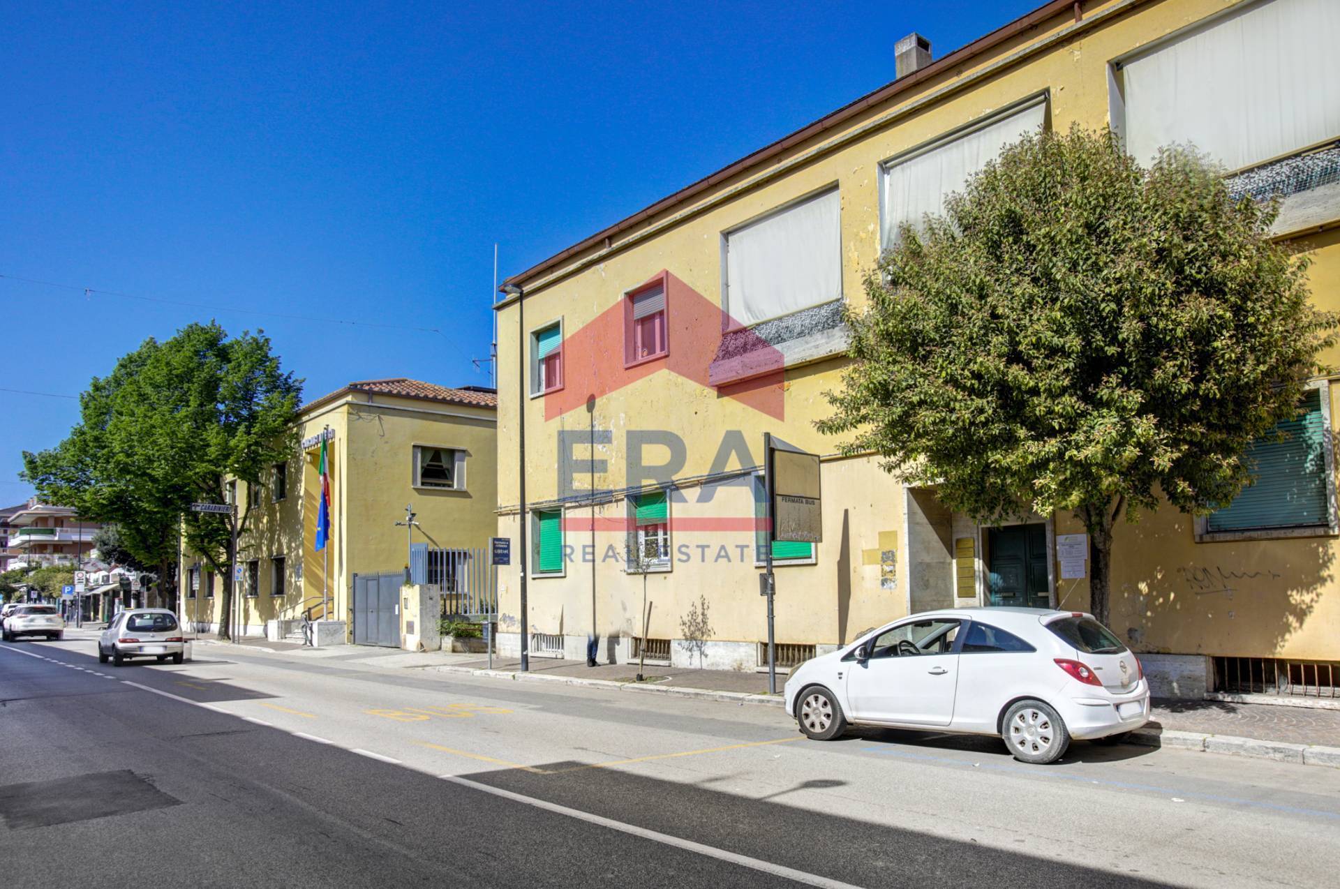 Appartamento in vendita a Pomezia, Centro