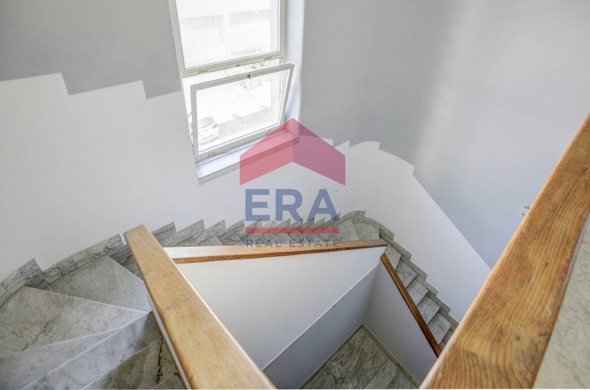 Appartamento in vendita a Pomezia, Centro