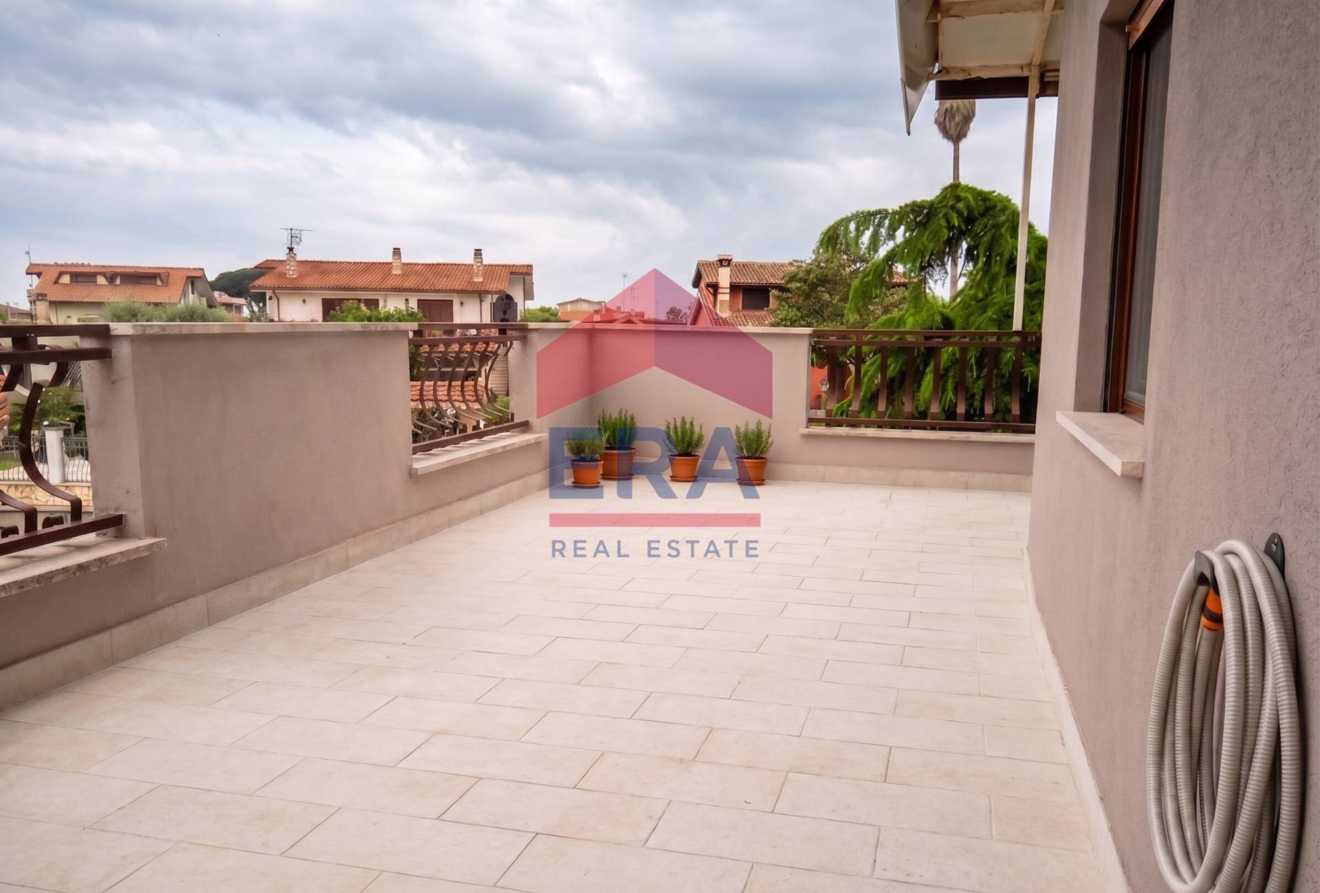 Porzione di villa in vendita a Ardea, Nuova Florida