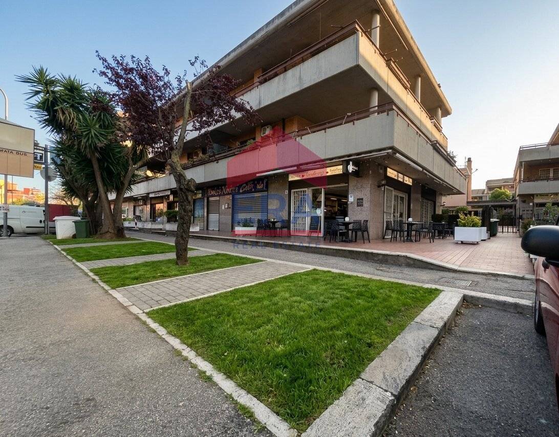 Bar in vendita a Pomezia, Centro