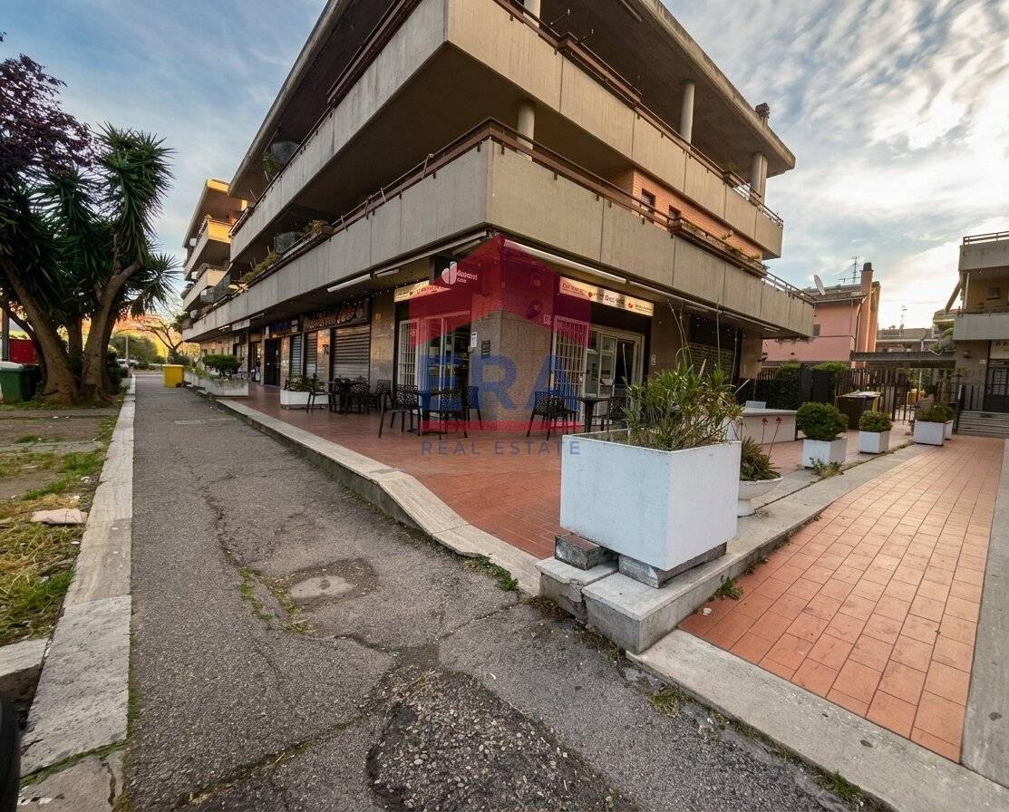 Bar in vendita a Pomezia, Centro