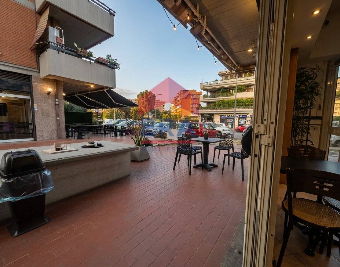 Bar in vendita a Pomezia, Centro