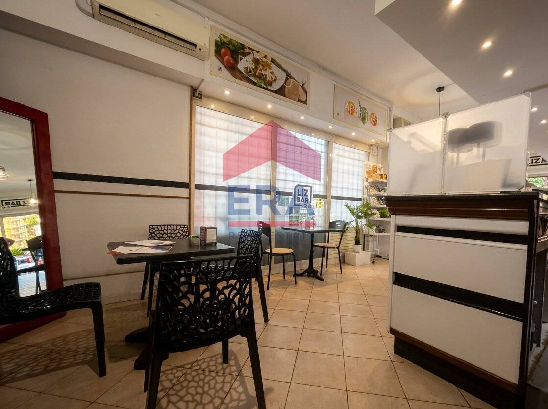 Bar in vendita a Pomezia, Centro