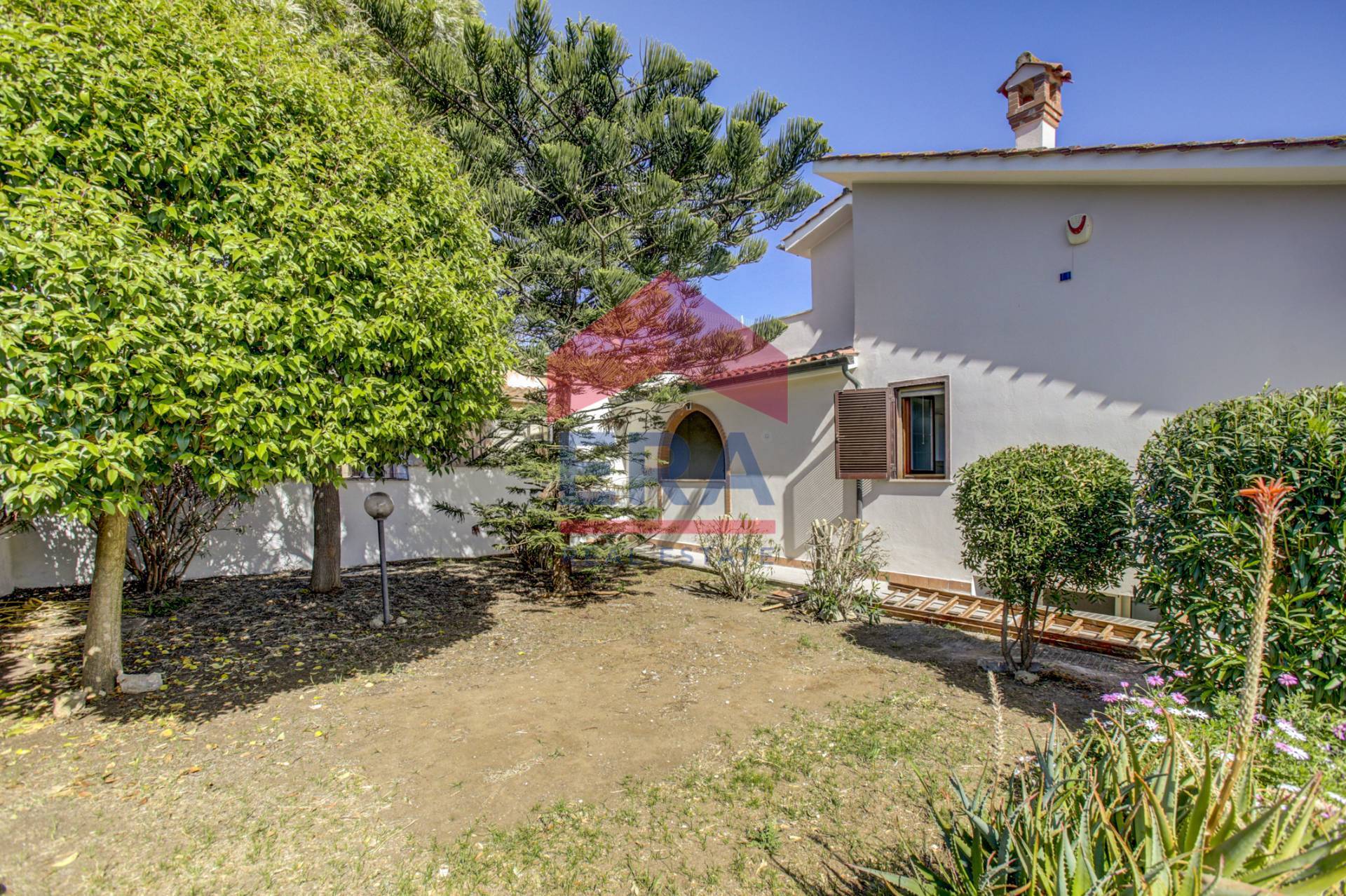 Villa bifamiliare in vendita a Ardea, Nuova Florida