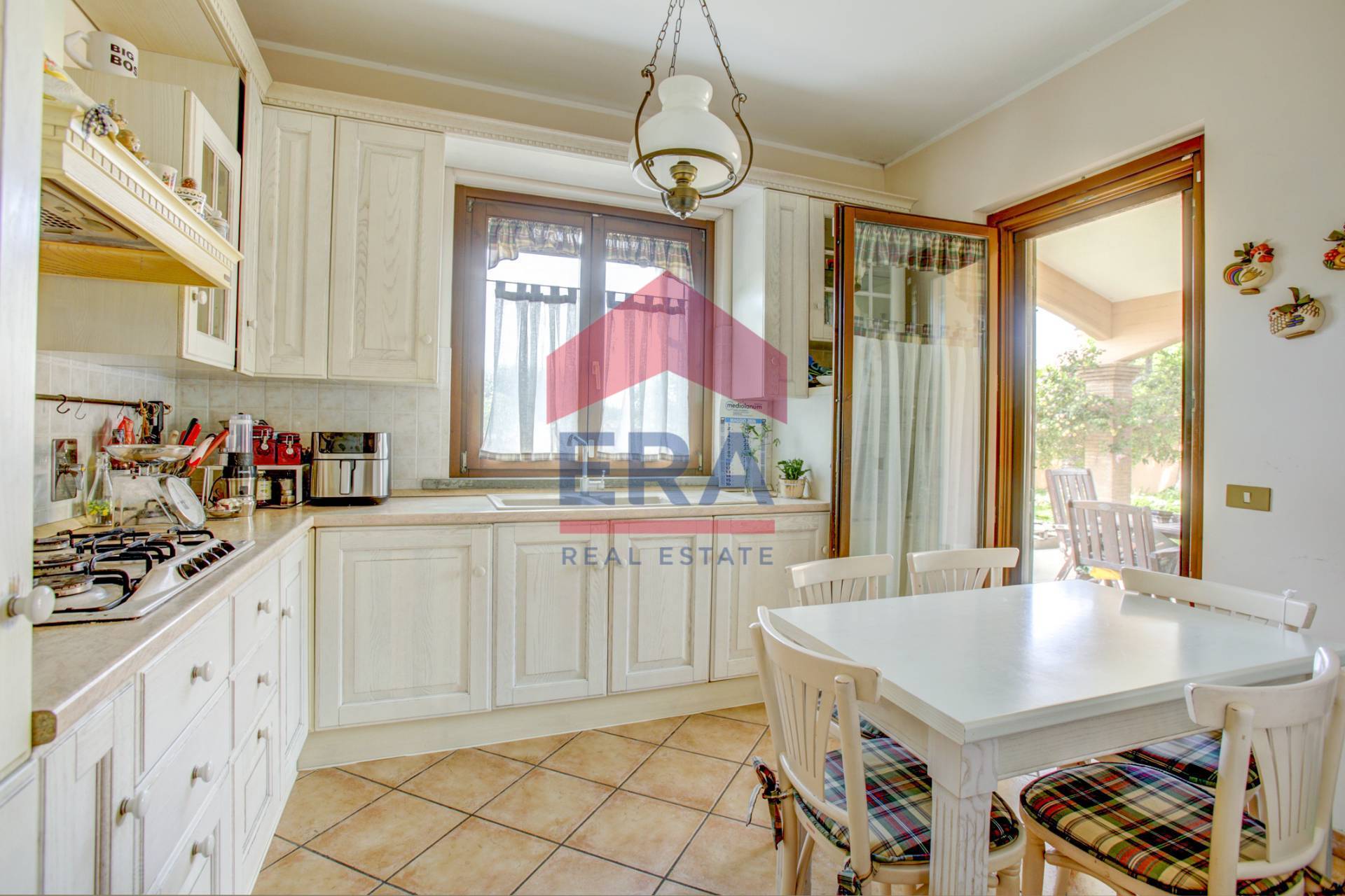 Villa singola in vendita a Pomezia, Colli Di Enea Sedici Pini