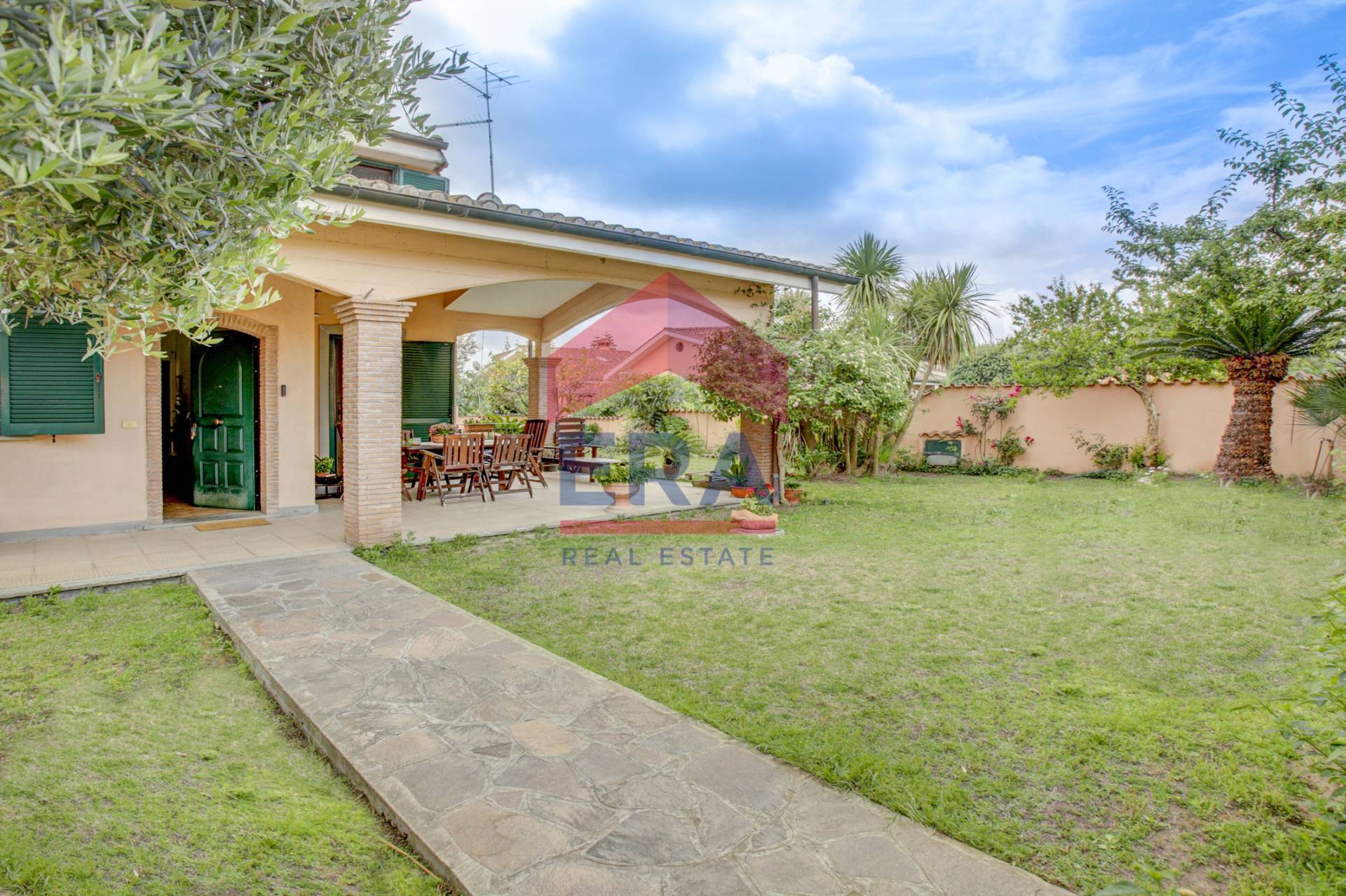 Villa singola in vendita a Pomezia, Colli Di Enea Sedici Pini