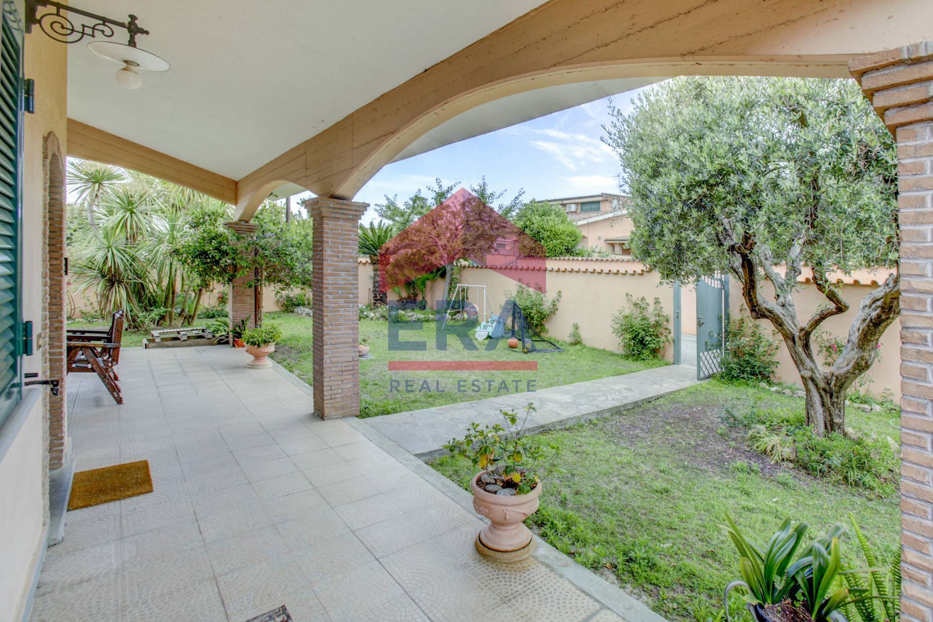 Villa singola in vendita a Pomezia, Colli Di Enea Sedici Pini