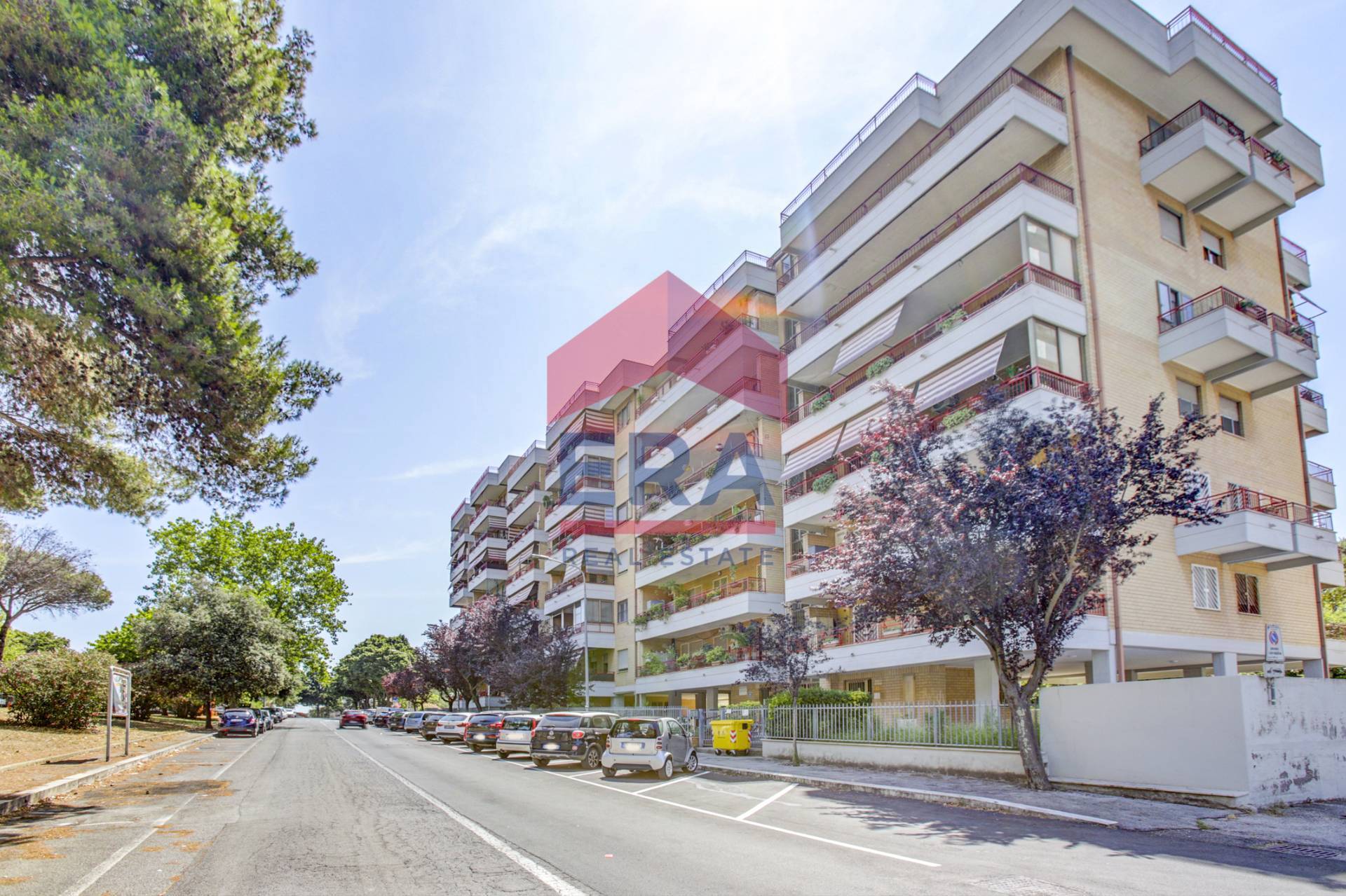 Appartamento in vendita a Pomezia, Centro