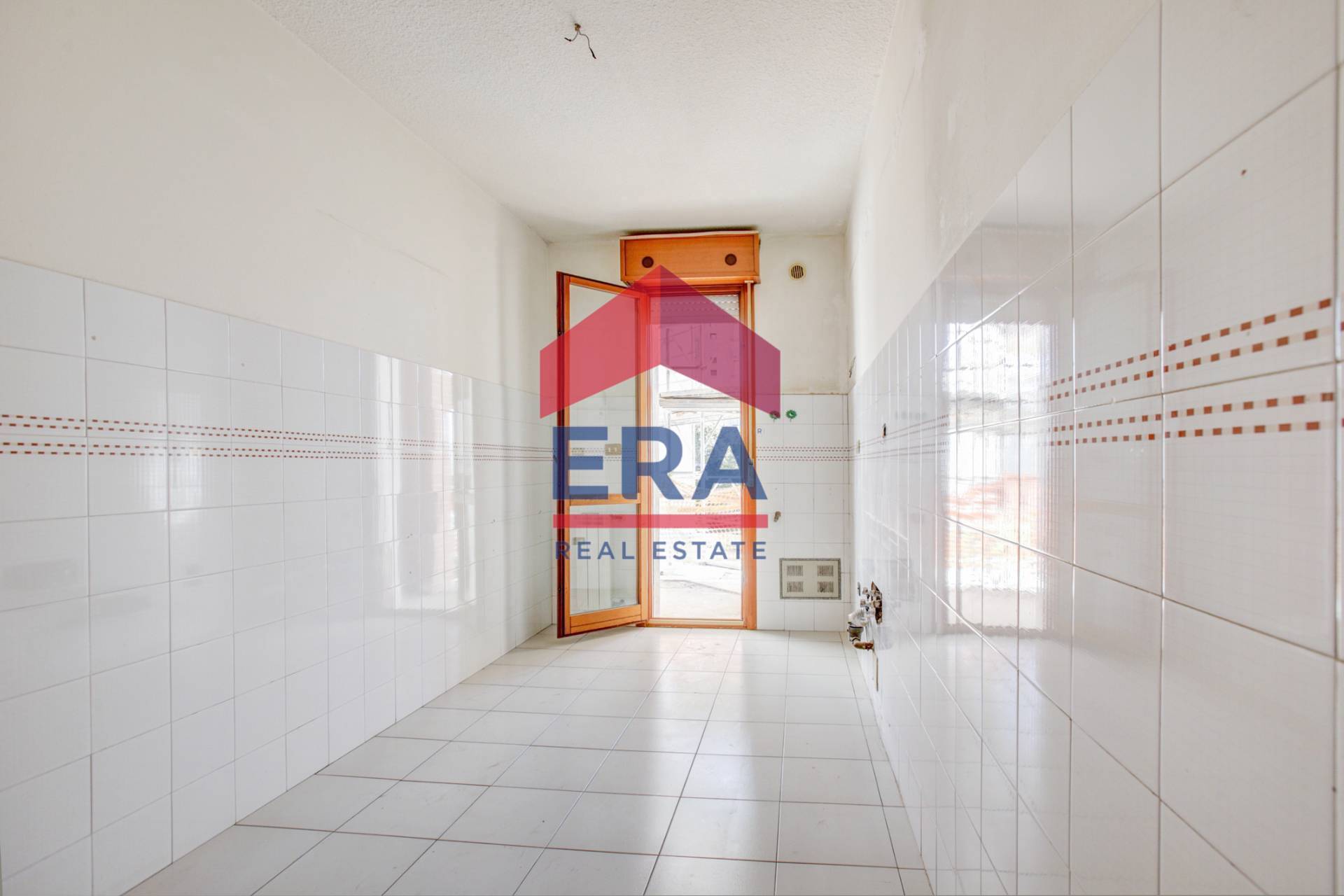 Appartamento in vendita a Pomezia, Centro