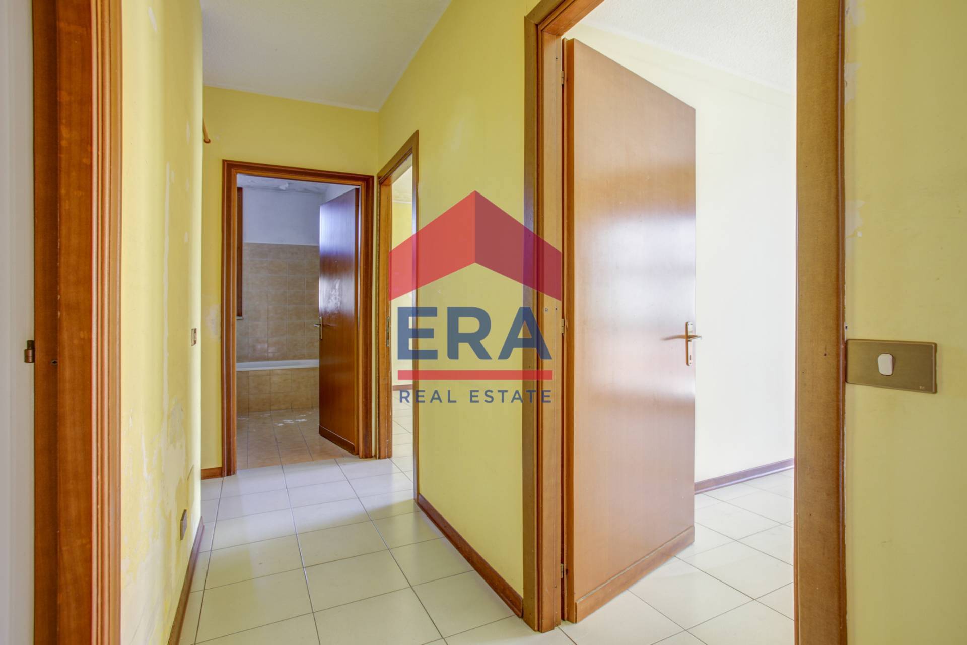 Appartamento in vendita a Pomezia, Centro