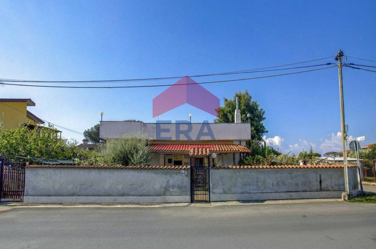 Villa bifamiliare in vendita a Ardea, Nuova Florida