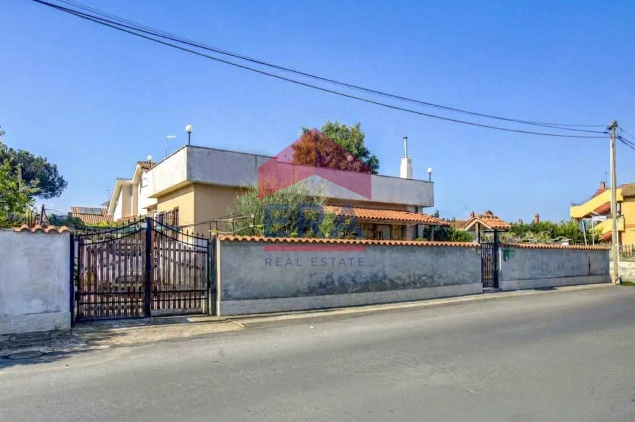 Villa bifamiliare in vendita a Ardea, Nuova Florida