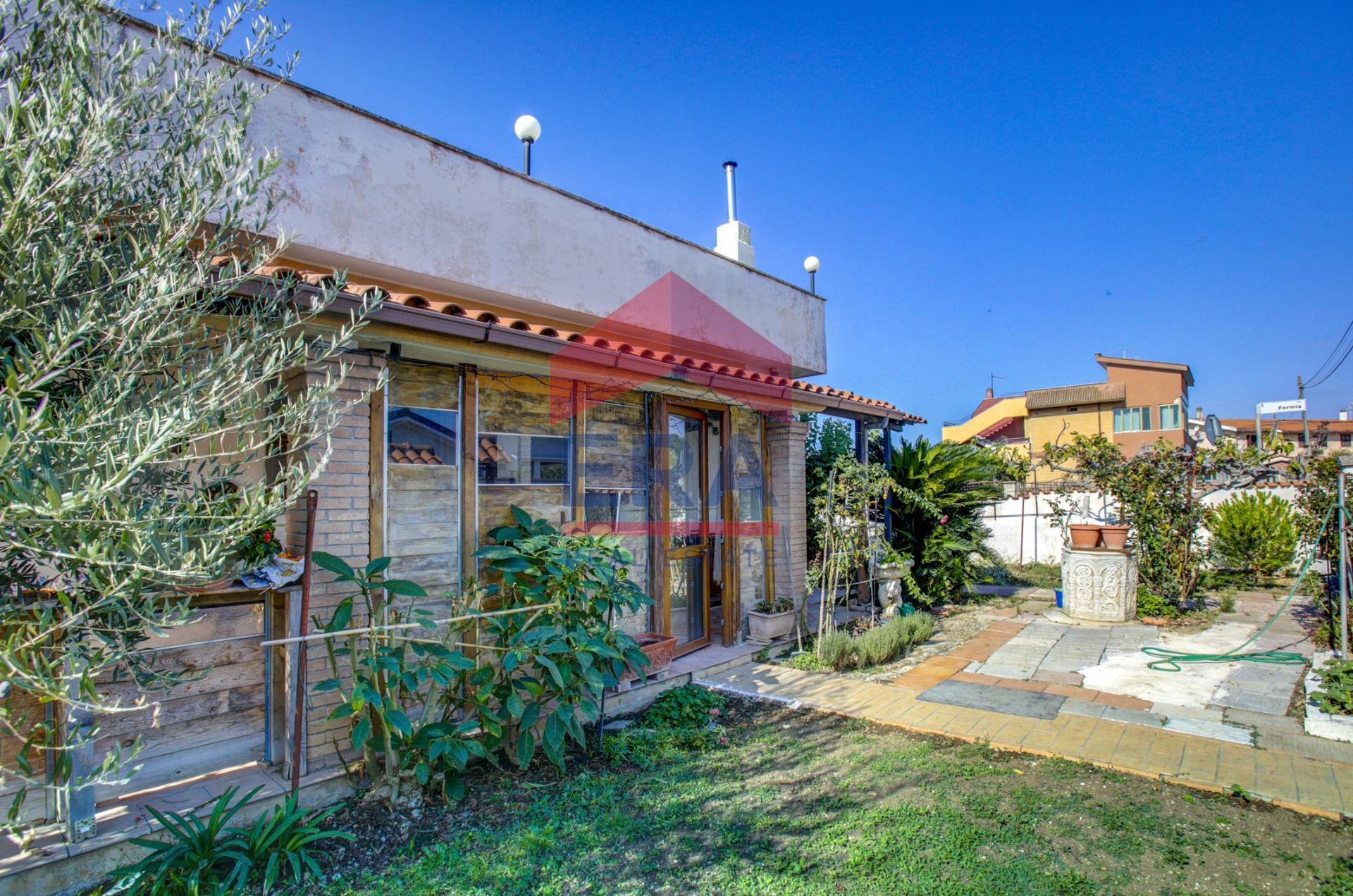 Villa bifamiliare in vendita a Ardea, Nuova Florida