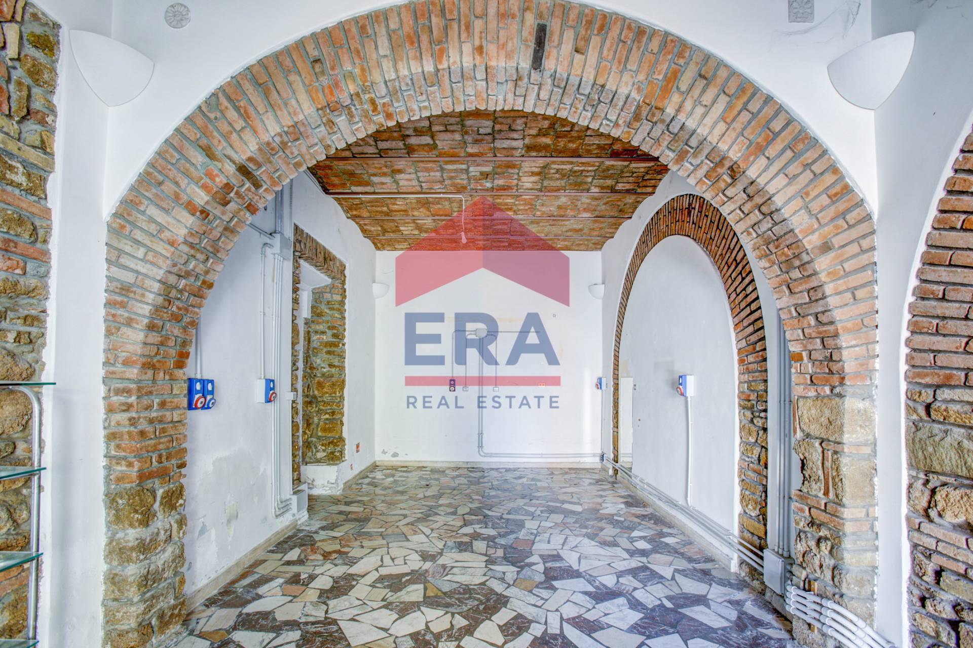 Locale Commerciale in affitto a Civitavecchia