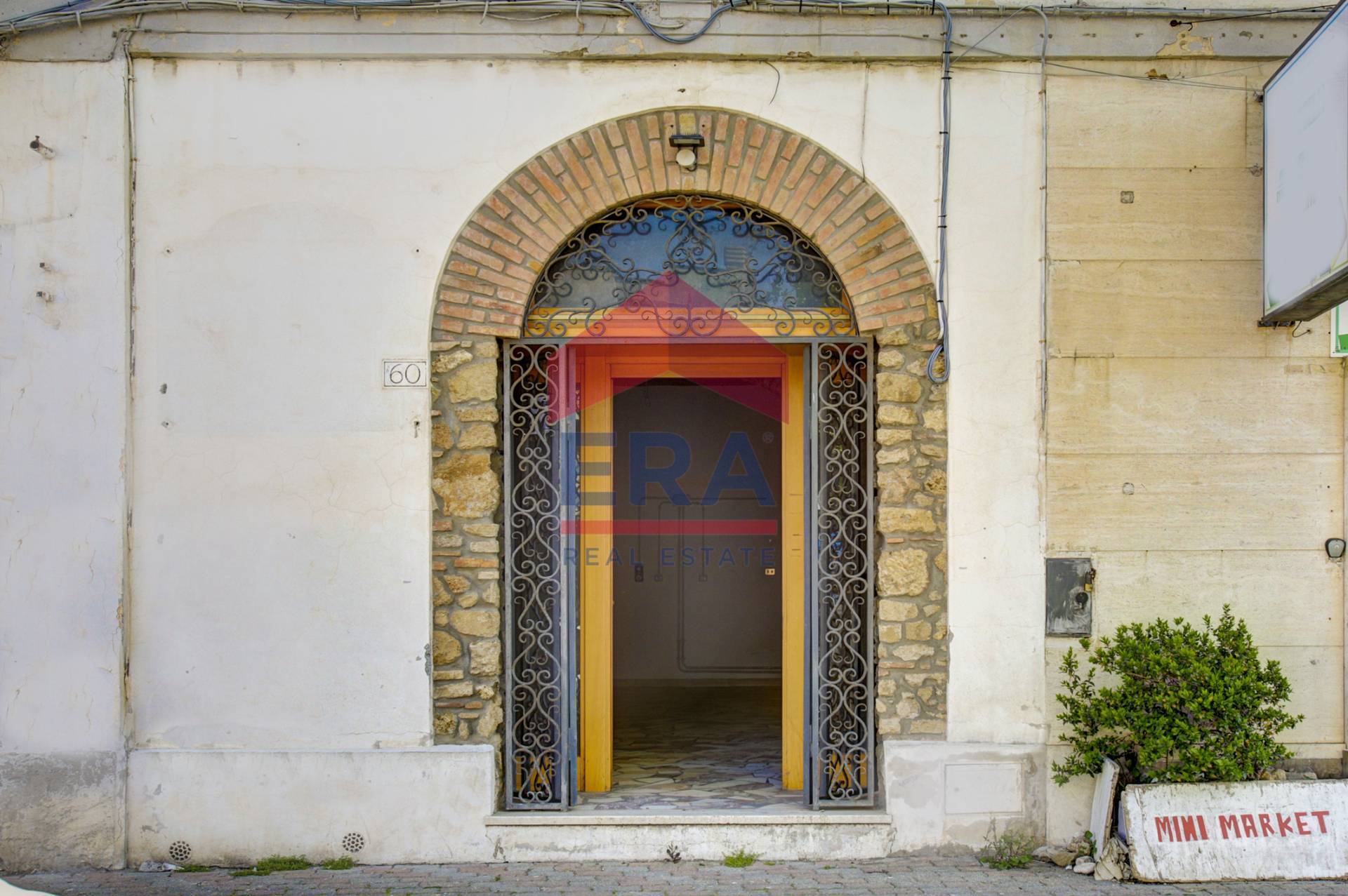 Locale Commerciale in affitto a Civitavecchia