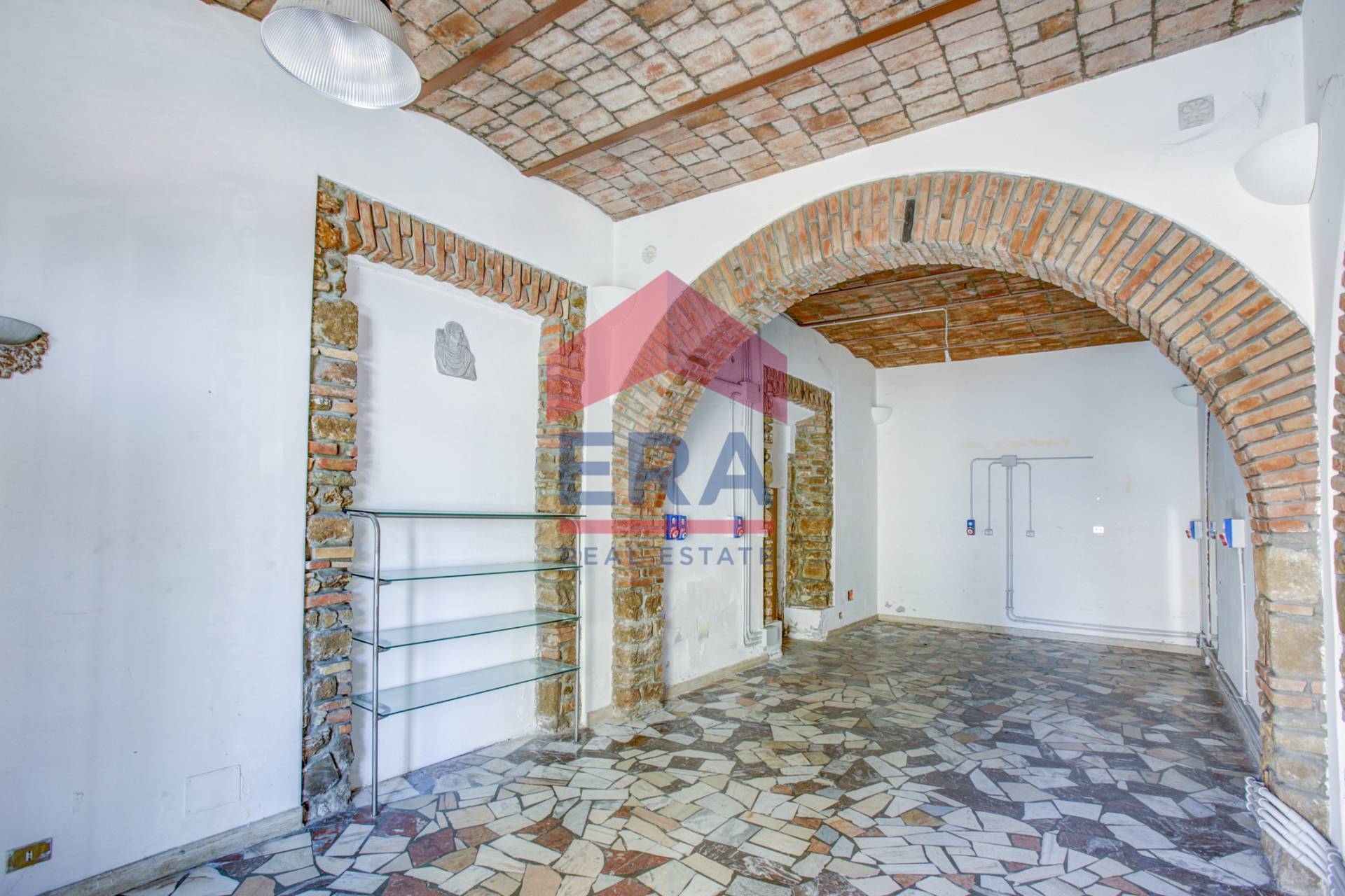 Locale Commerciale in affitto a Civitavecchia