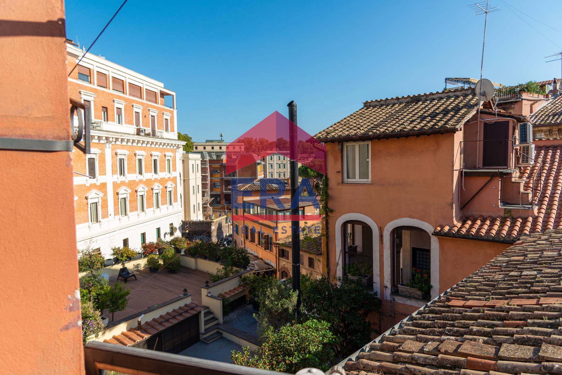 Attico con terrazzo, Roma trastevere