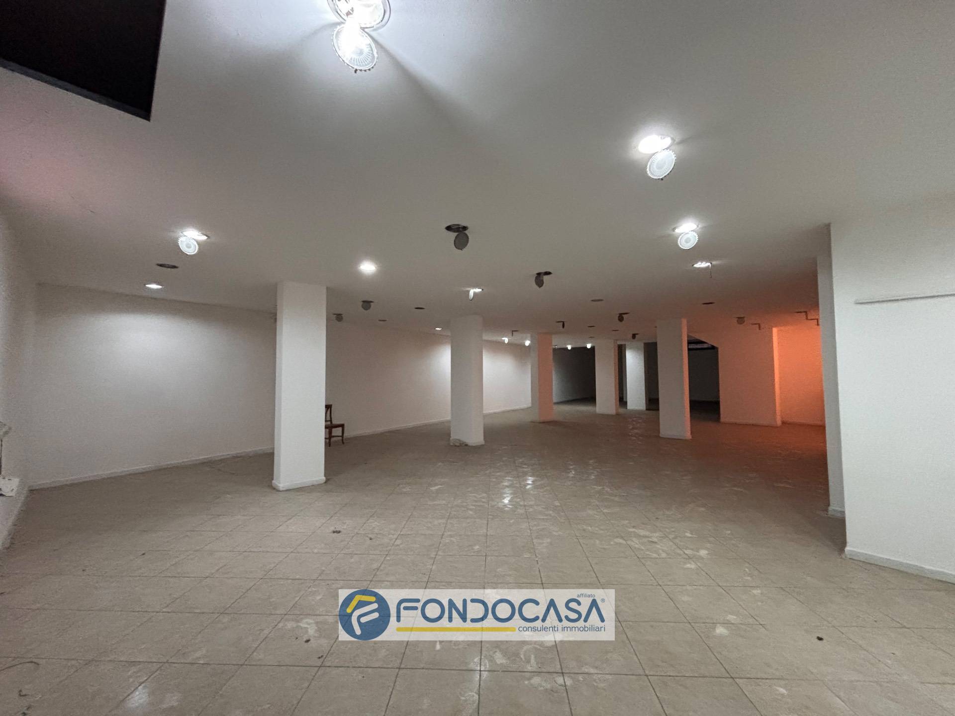 Magazzino in affitto a Aversa