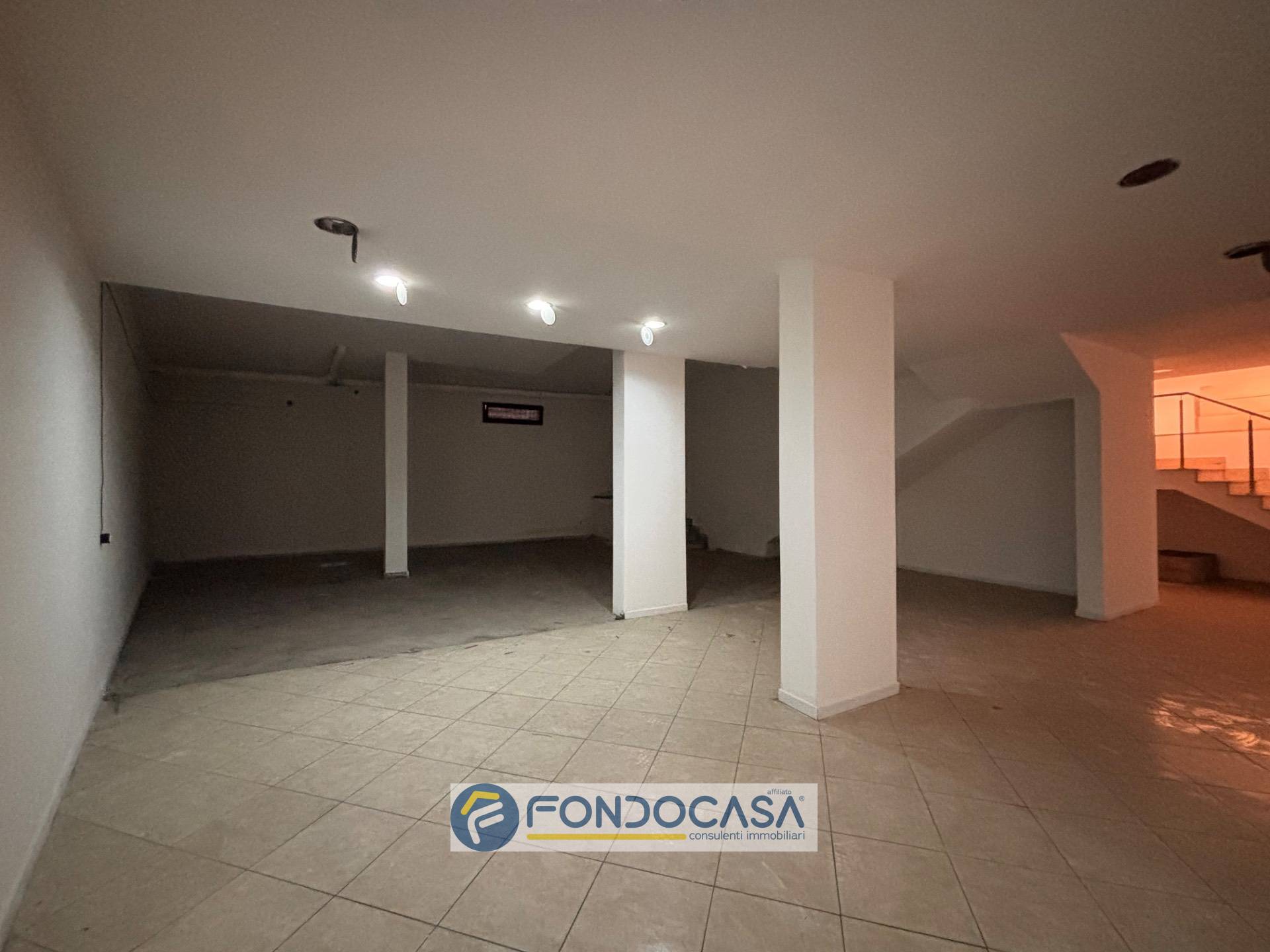 Magazzino in affitto a Aversa