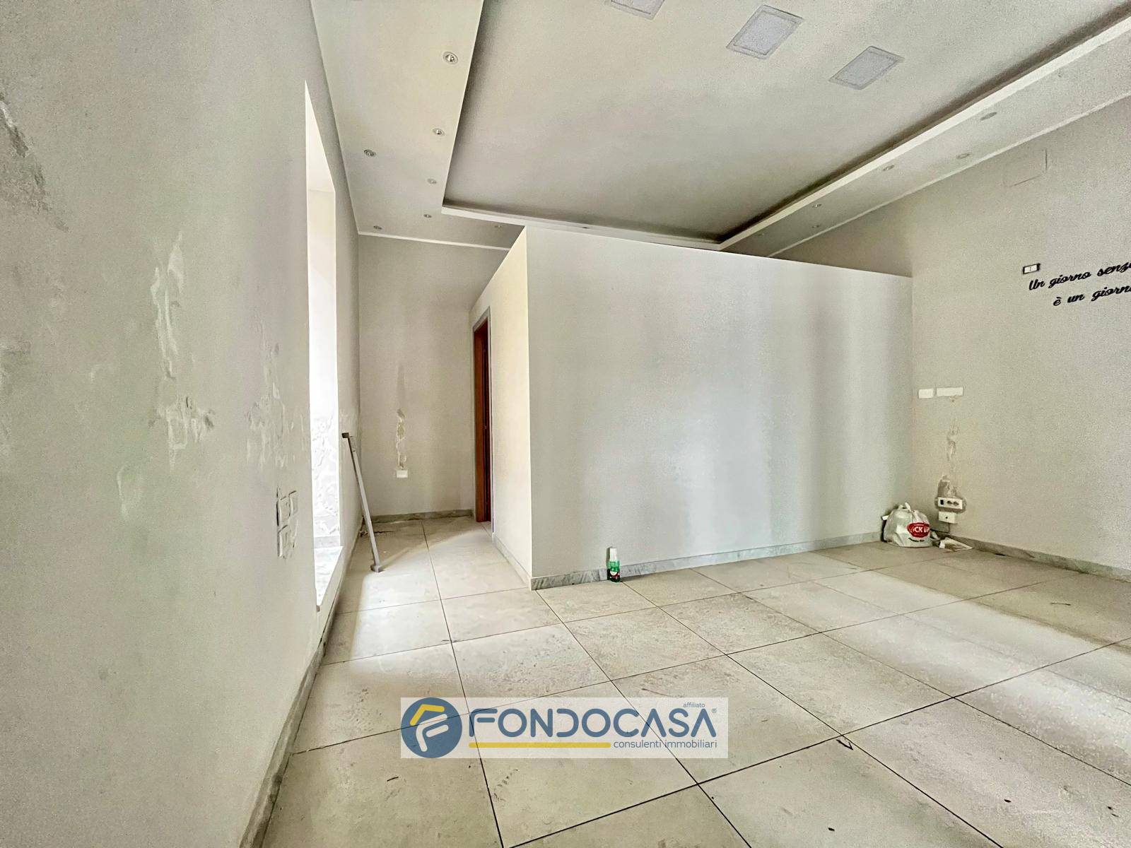 Locale commerciale in affitto a Sant'Antimo