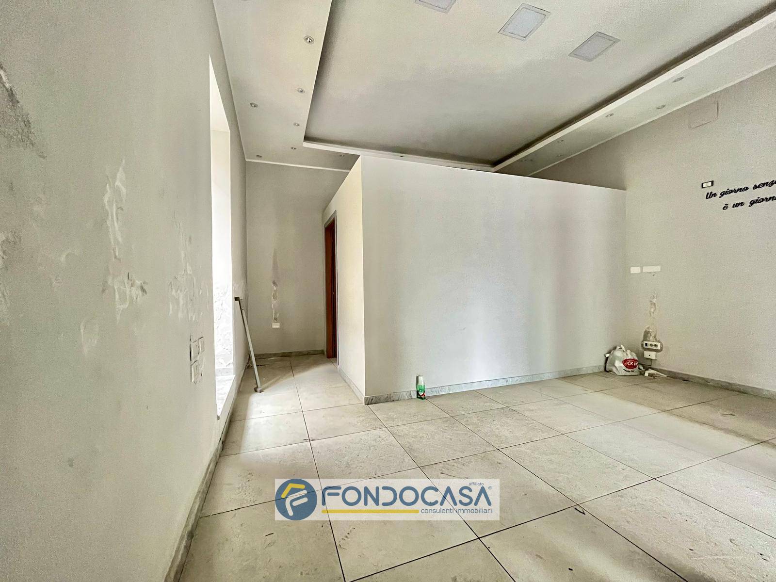 Locale commerciale in affitto a Sant'Antimo