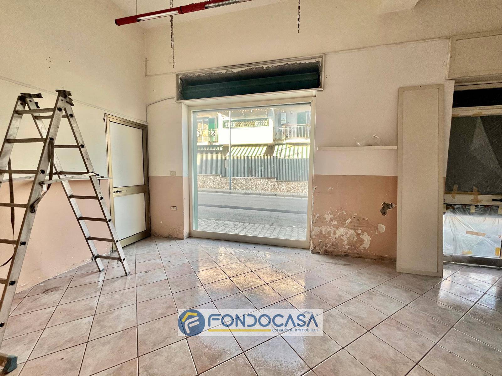 Locale commerciale in affitto a Sant'Antimo