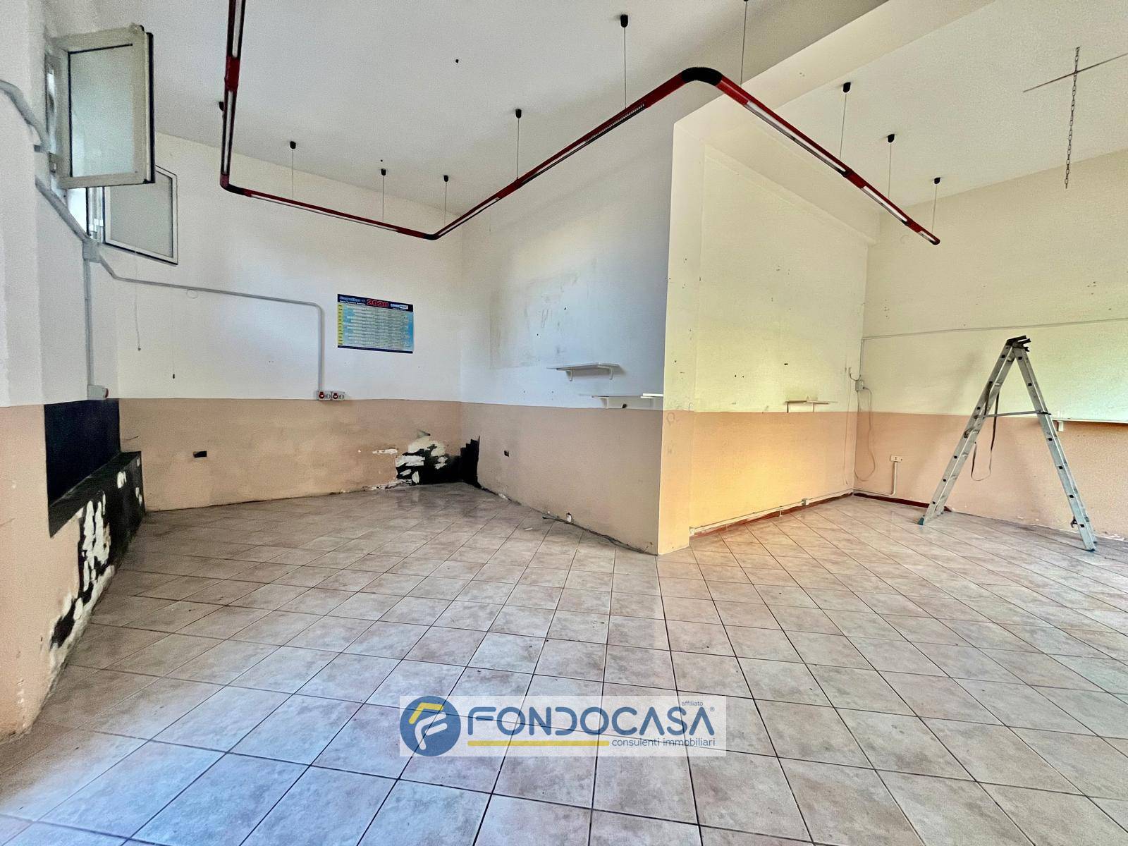 Locale commerciale in affitto a Sant'Antimo