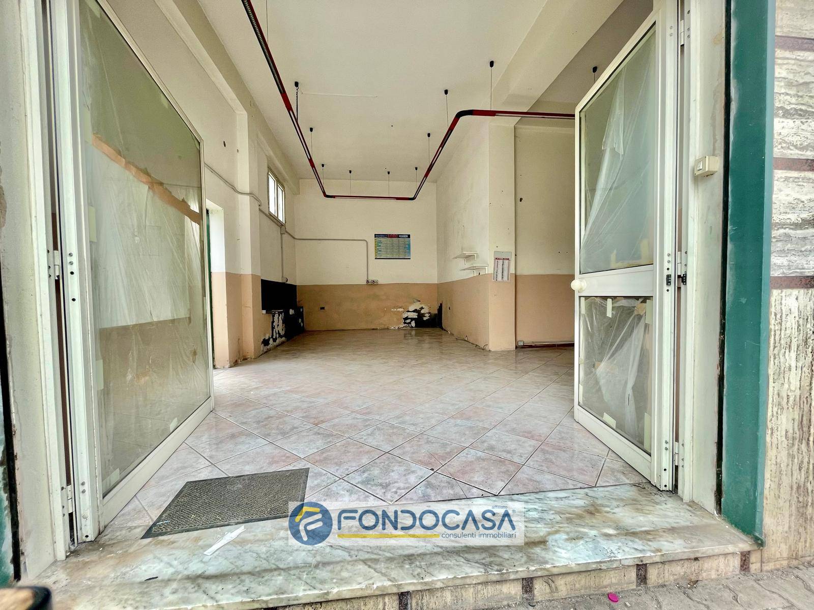 Locale commerciale in affitto a Sant'Antimo