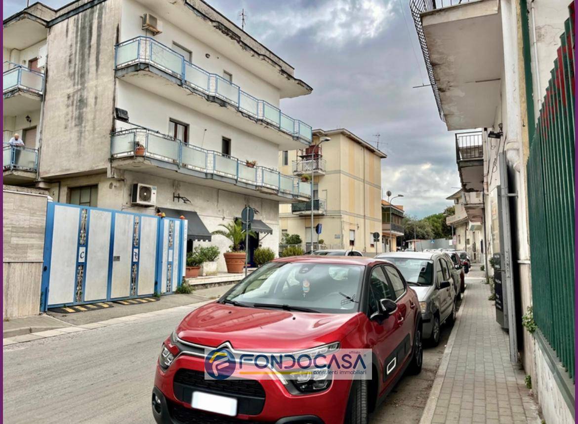 Locale commerciale in affitto a Sant'Antimo