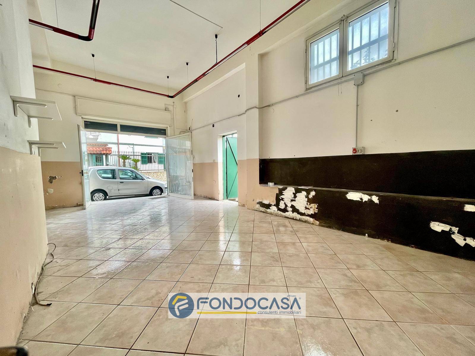 Locale commerciale in affitto a Sant'Antimo