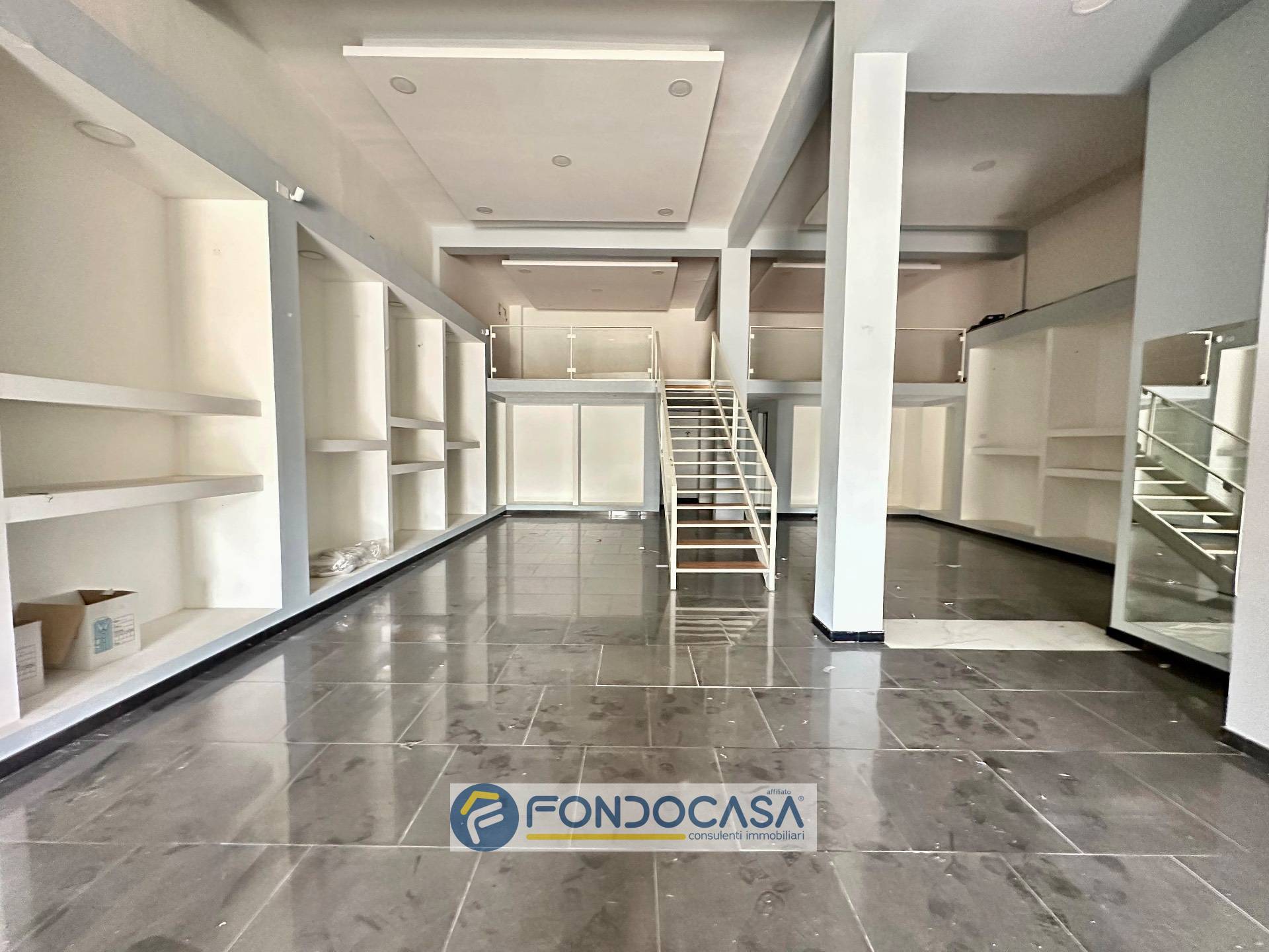 Locale commerciale in affitto a Sant'Antimo