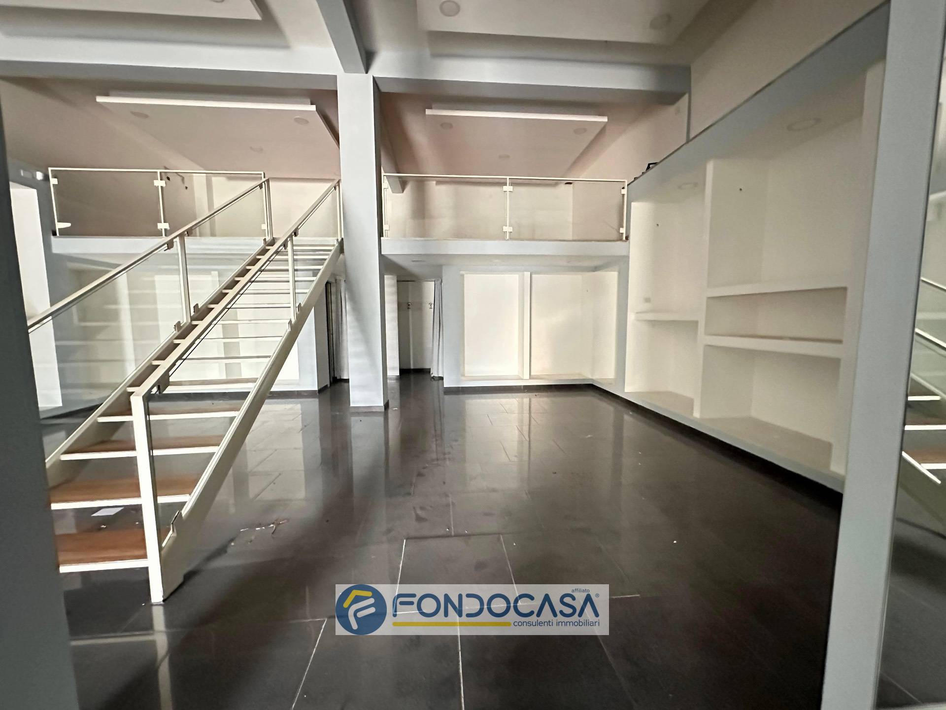 Locale commerciale in affitto a Sant'Antimo