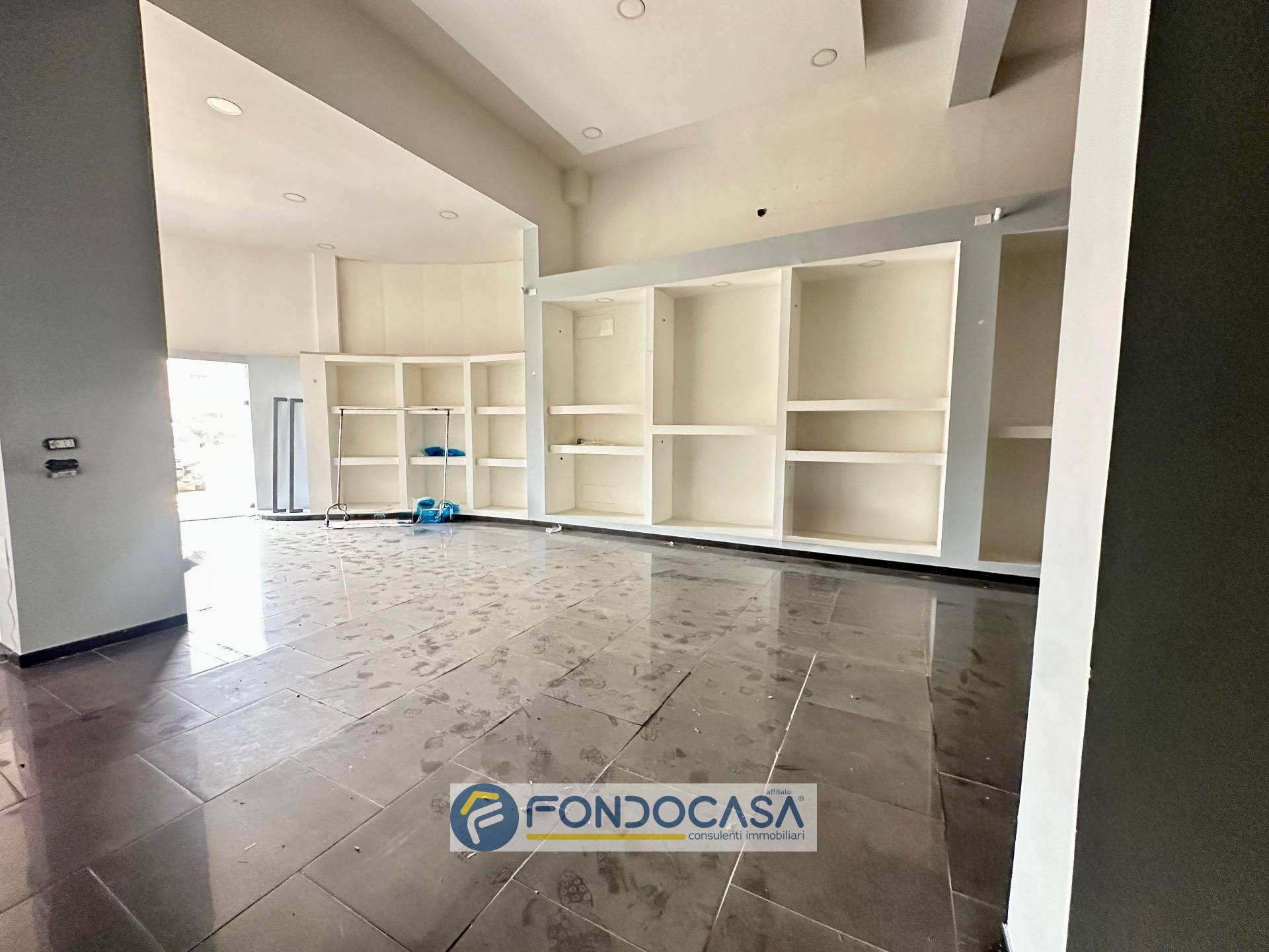 Locale commerciale in affitto a Sant'Antimo