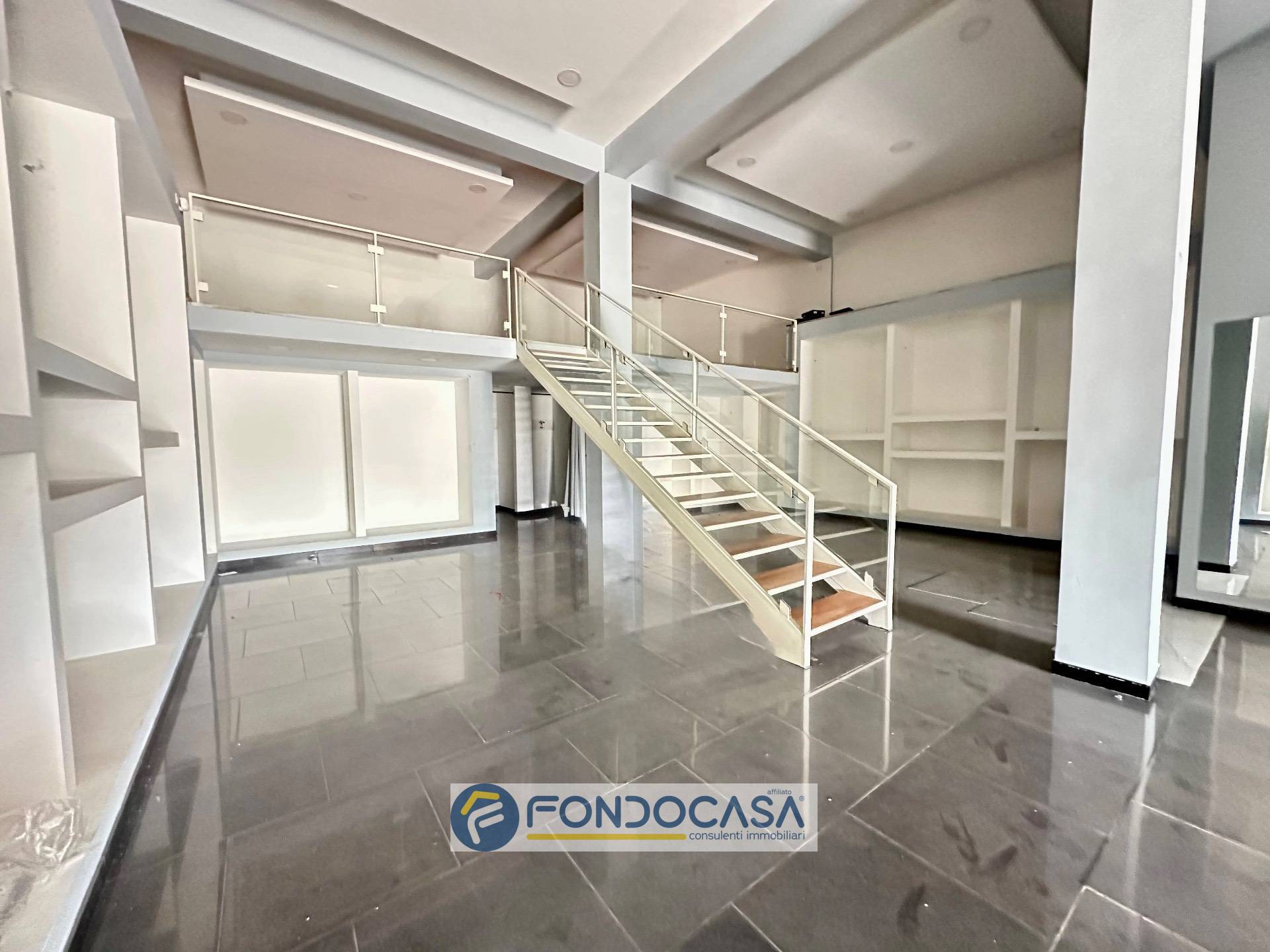 Locale commerciale in affitto a Sant'Antimo