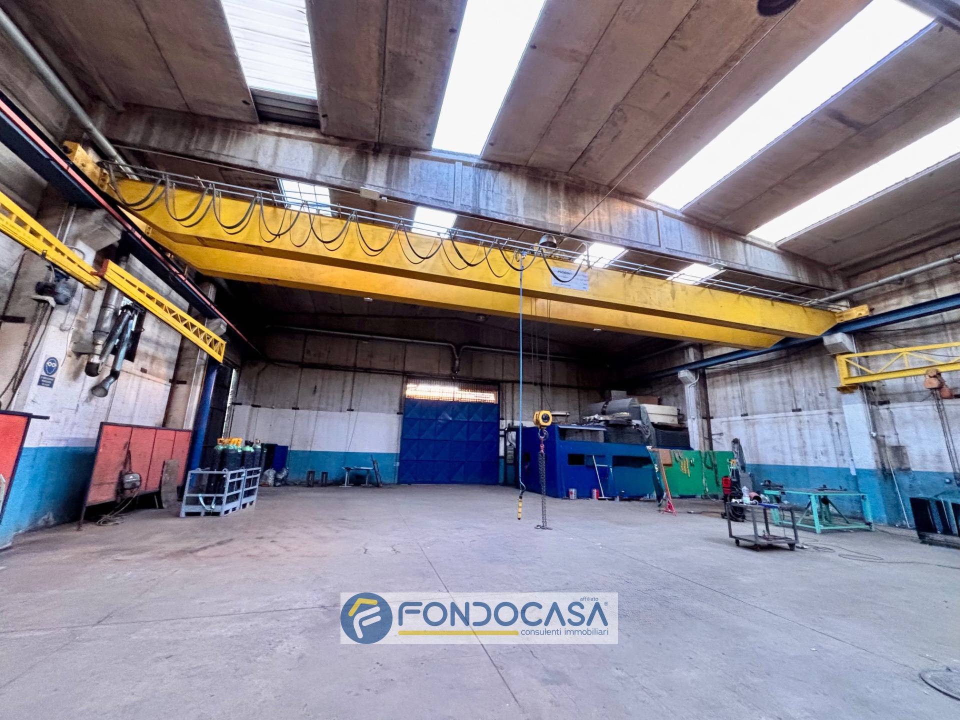 Capannone / fondo in vendita a Capua