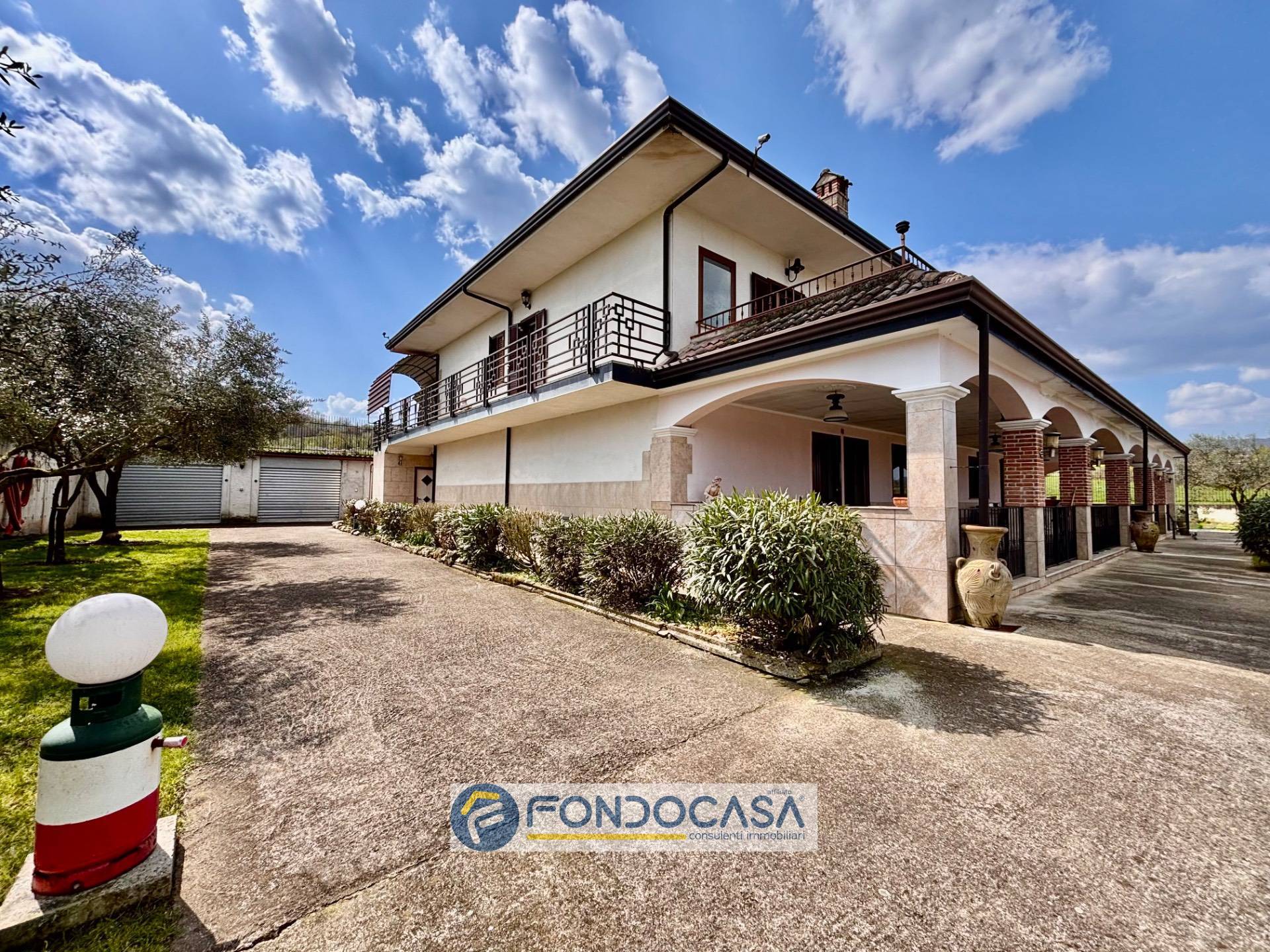 Villa trifamiliare in vendita a Alvignano