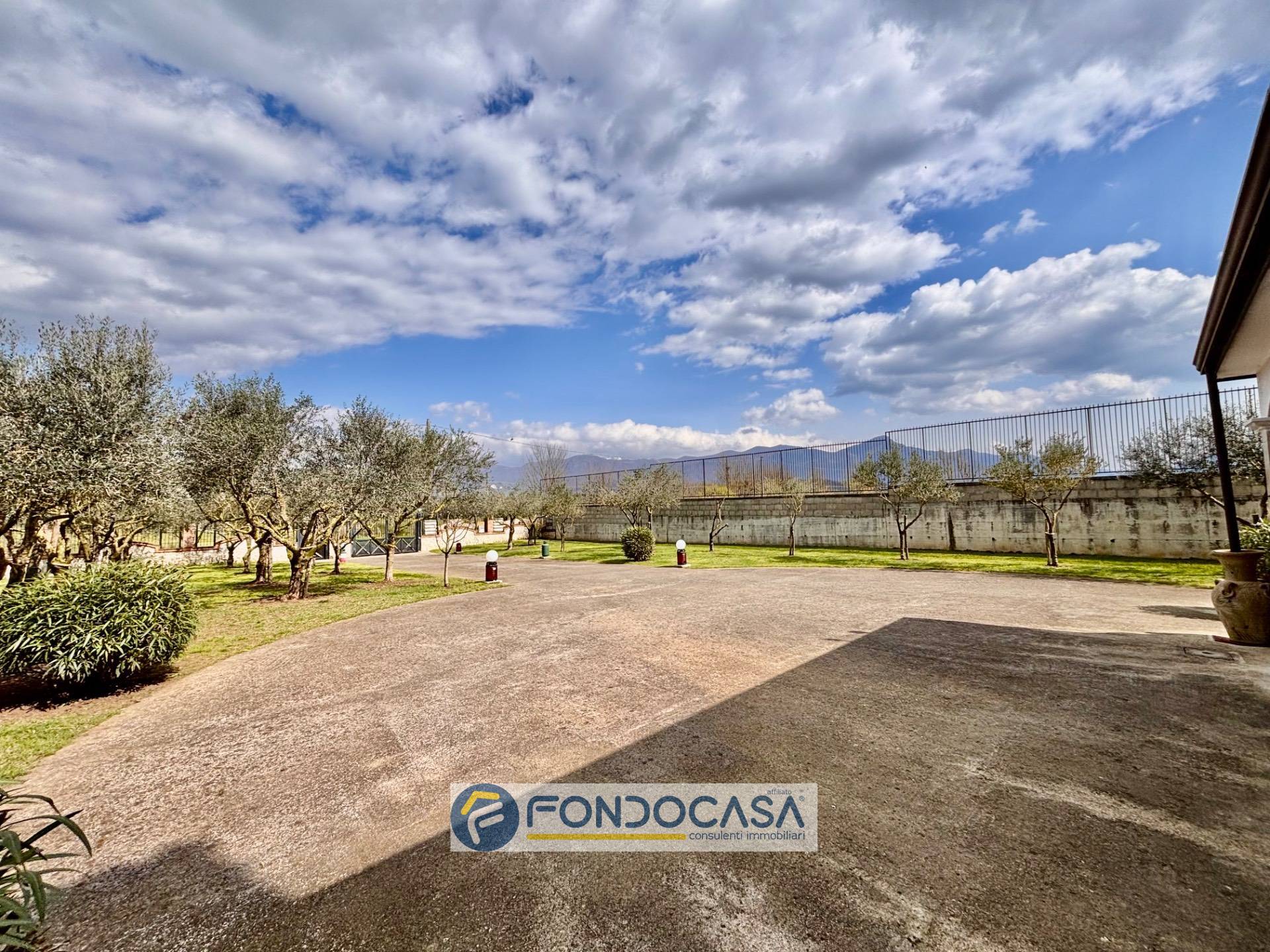 Villa trifamiliare in vendita a Alvignano