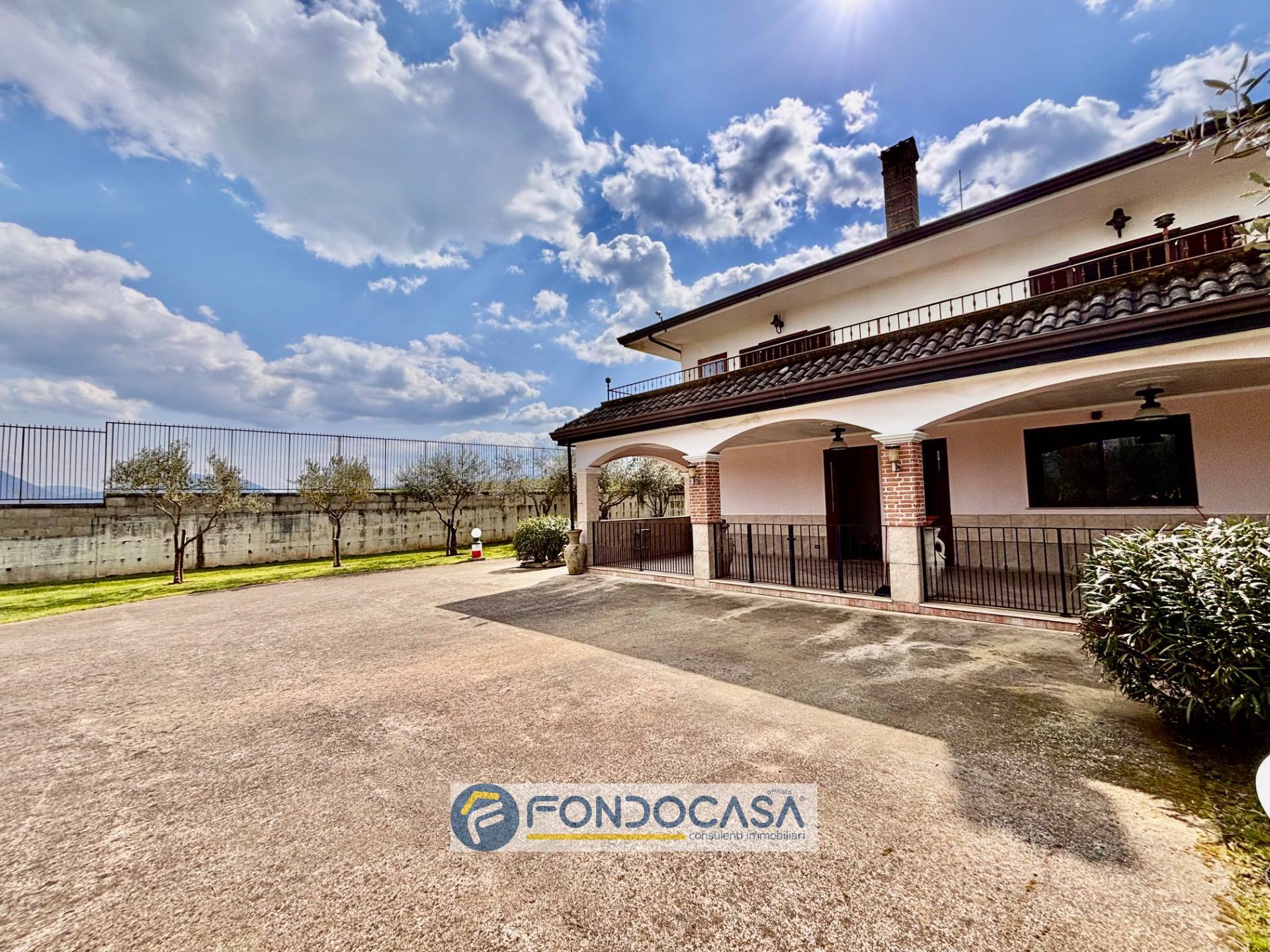 Villa trifamiliare in vendita a Alvignano