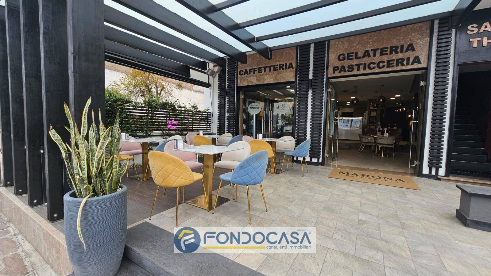 Locale commerciale in vendita a Mondragone