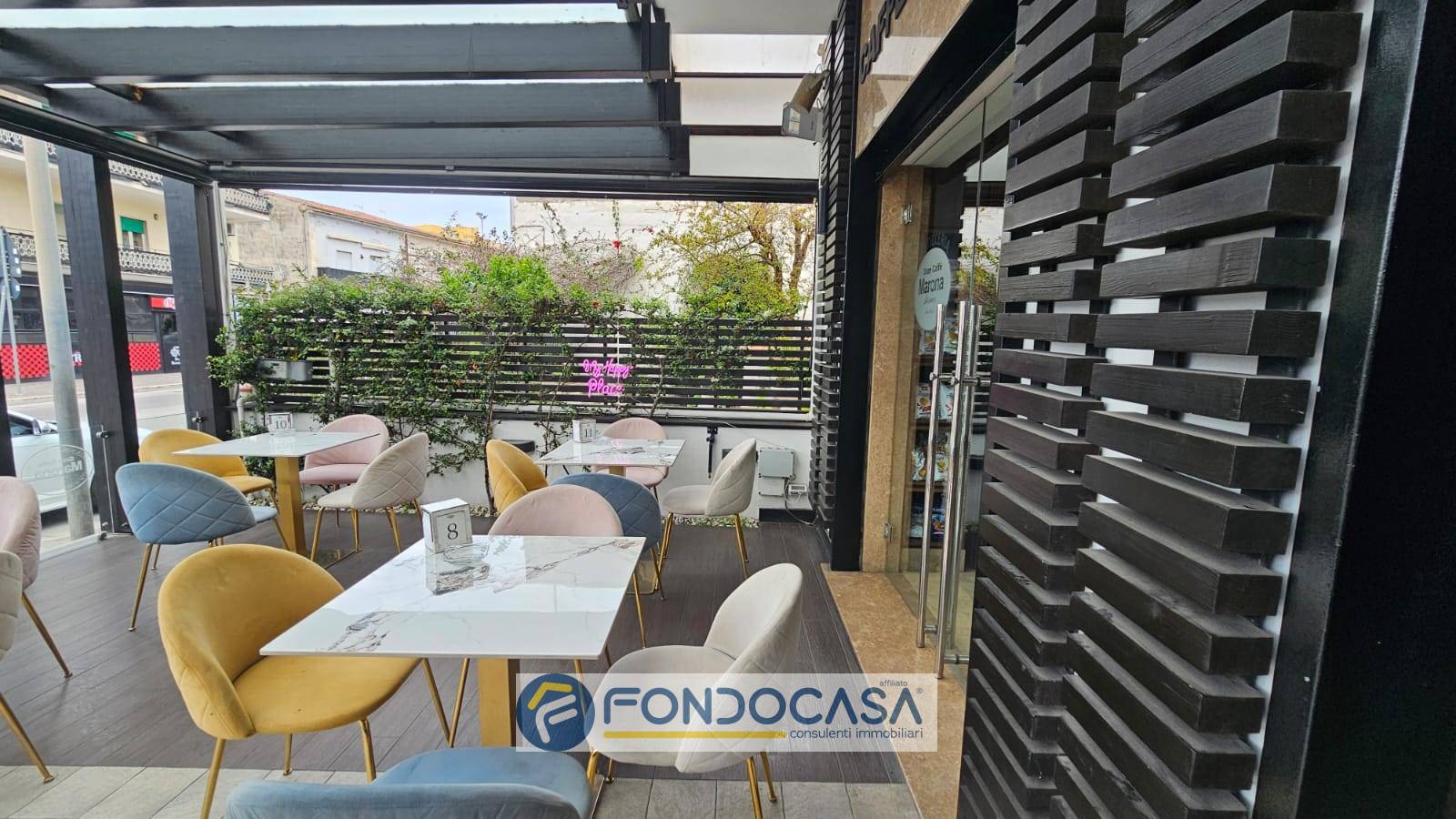 Locale commerciale in vendita a Mondragone