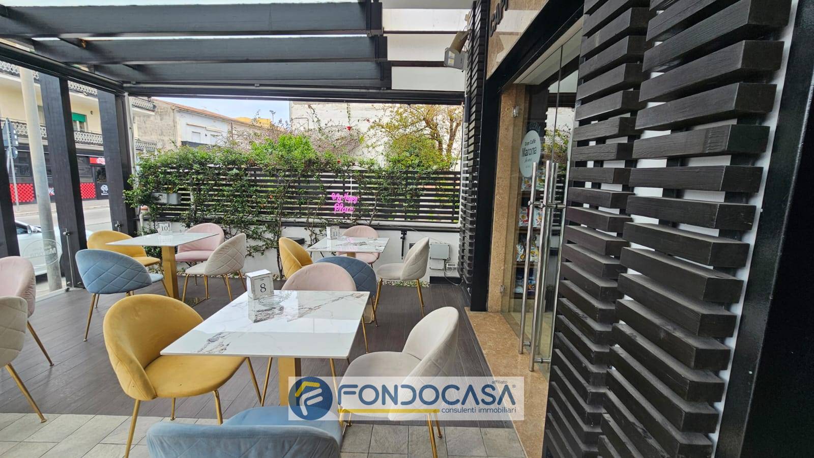 Locale commerciale in vendita a Mondragone