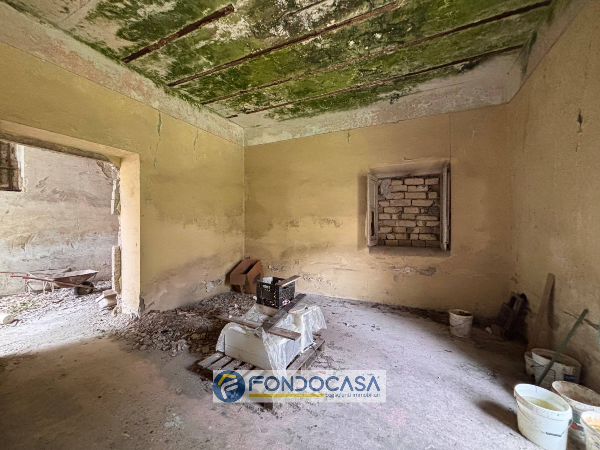 Palazzo intero stabile in vendita a Sant'Antimo