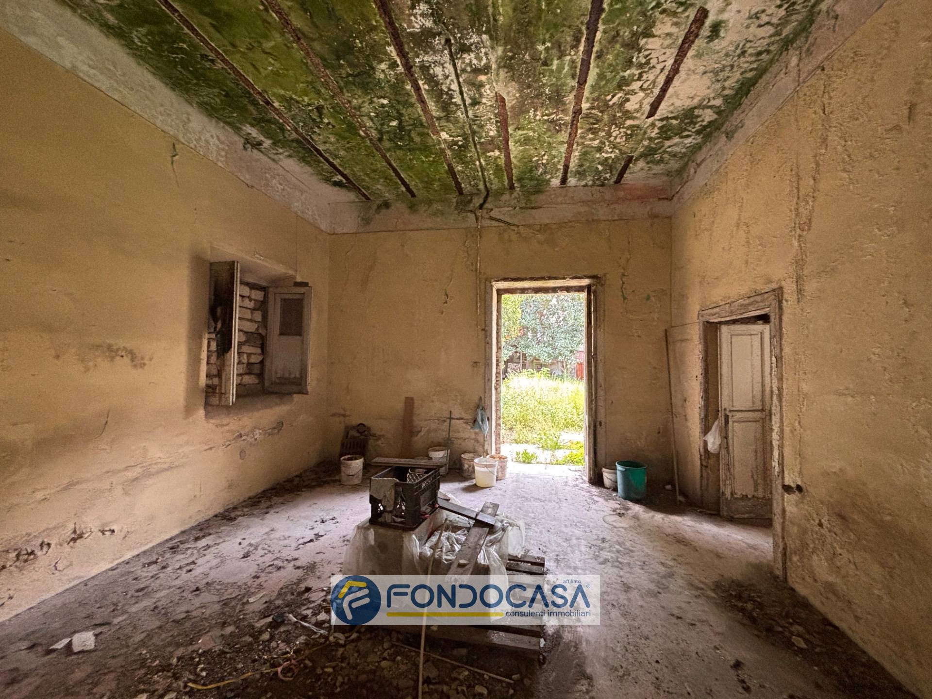 Palazzo intero stabile in vendita a Sant'Antimo