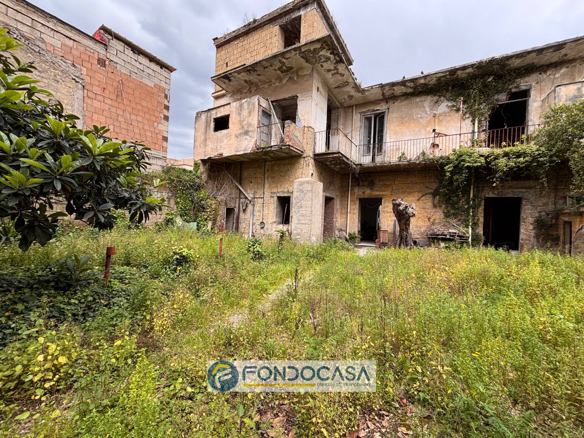 Palazzo intero stabile in vendita a Sant'Antimo