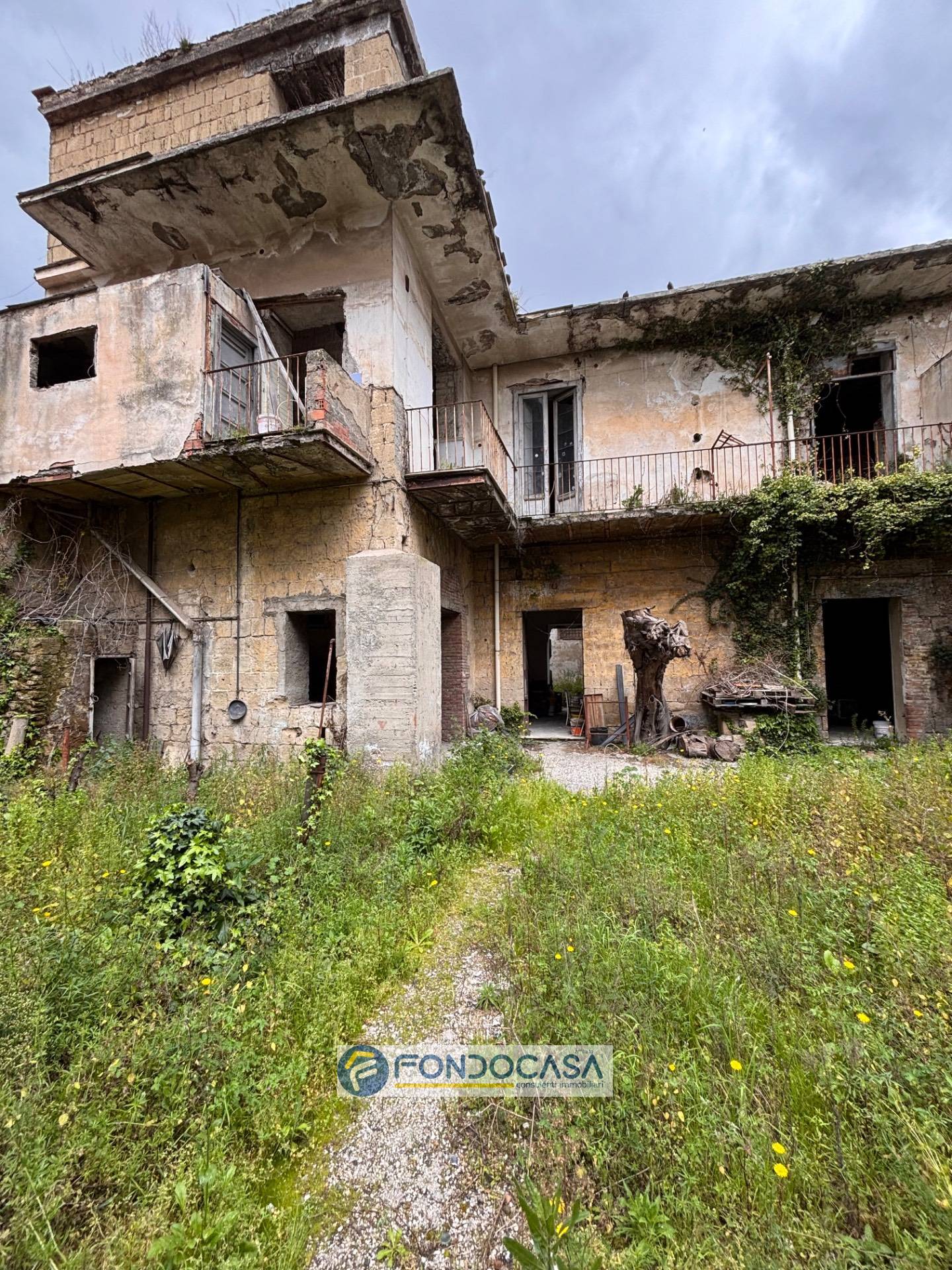 Palazzo intero stabile in vendita a Sant'Antimo